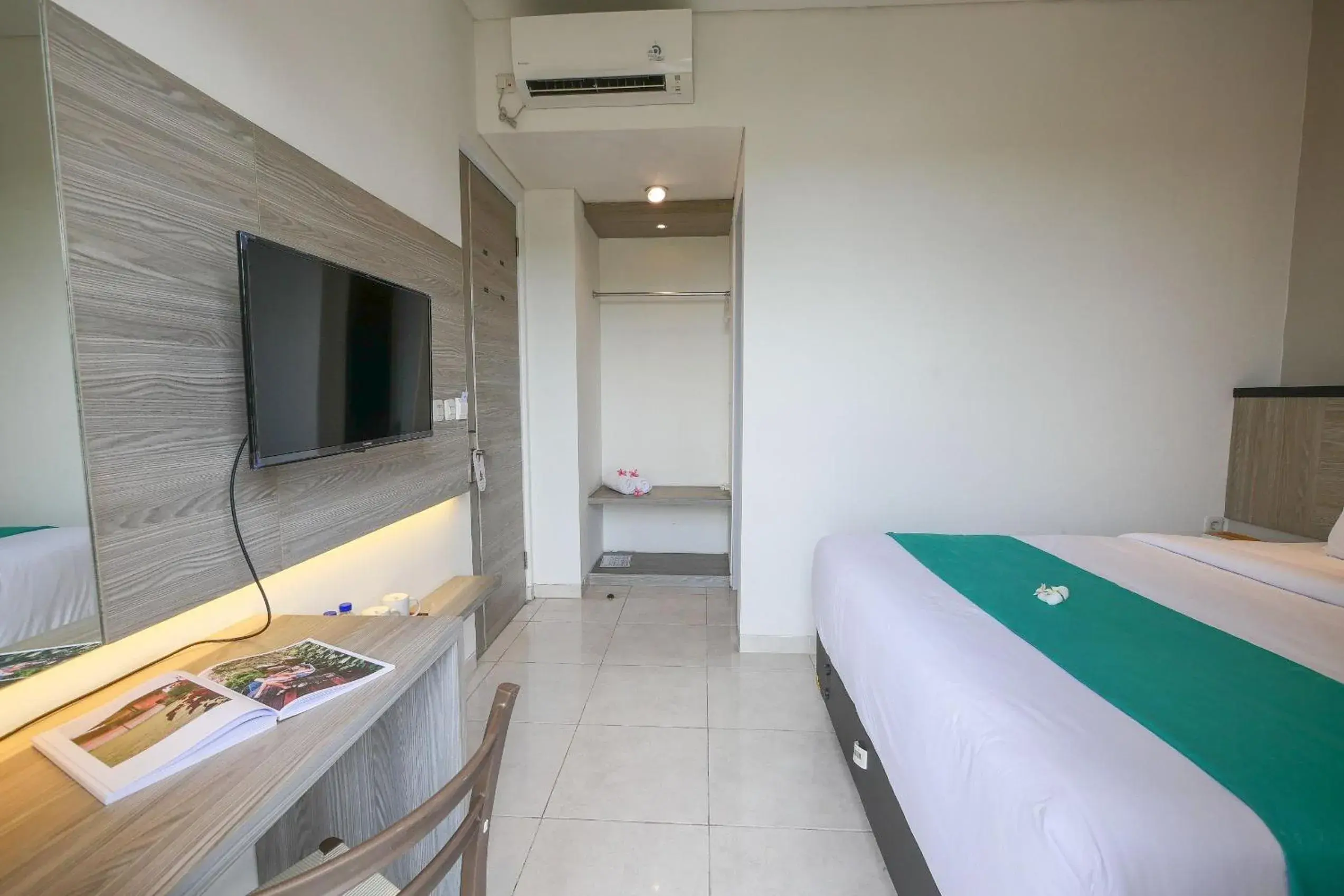 Deluxe Room with Balcony and Street View in Nivasa Hotel Deluxe Room with Balcony and Street View in Nivasa Hotel