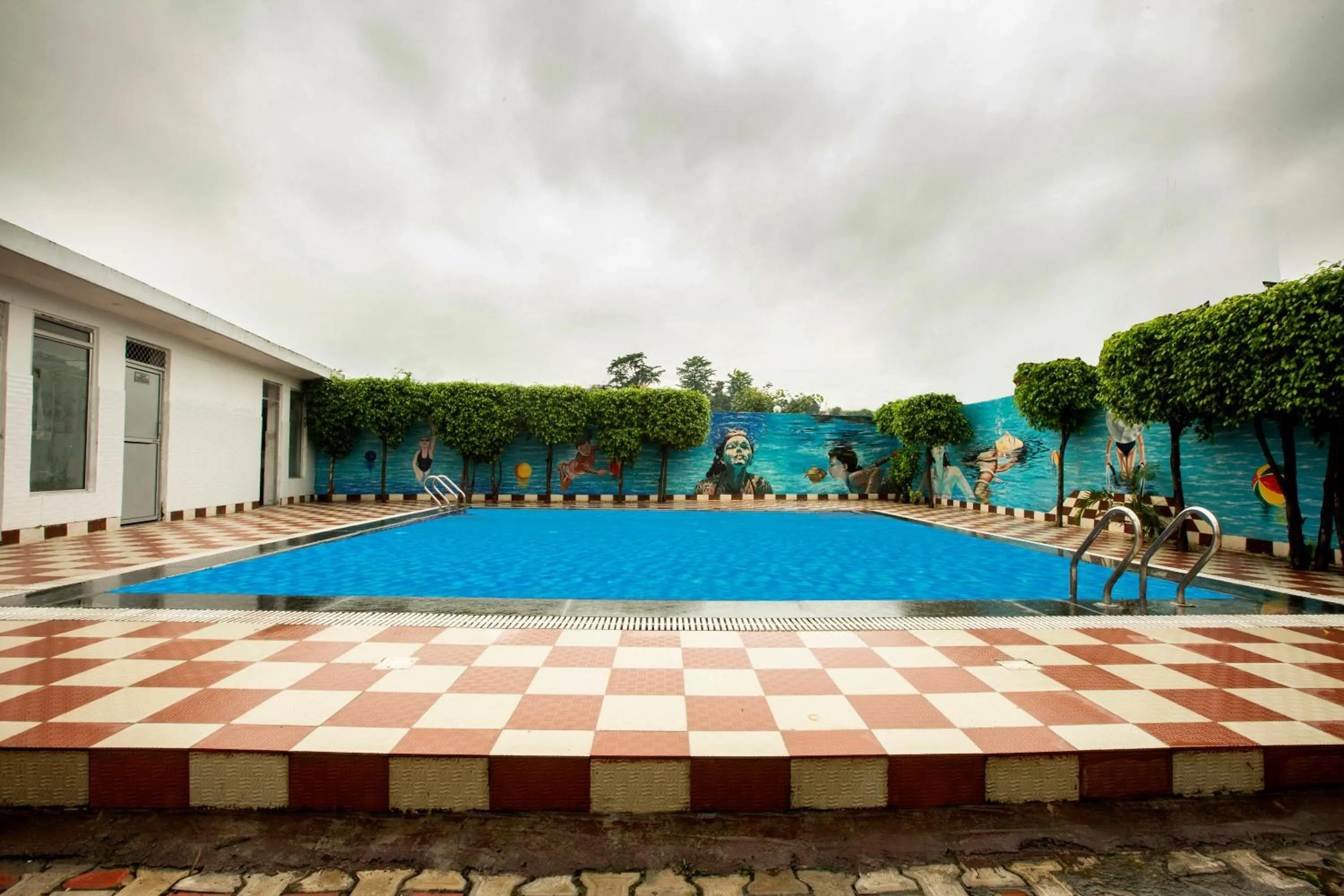 Swimming pool in INDE Reva Resorts Rishhikesh