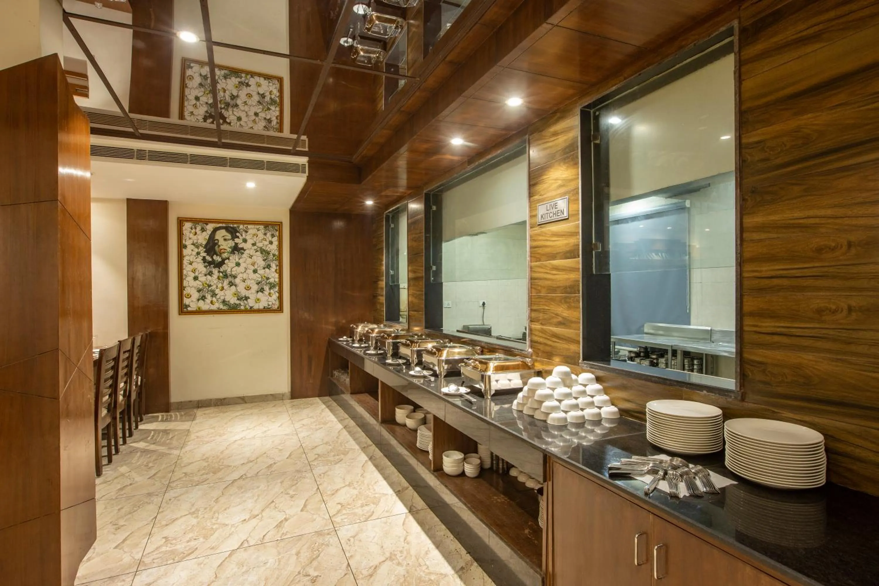 Restaurant/places to eat in INDE Reva Resorts Rishhikesh