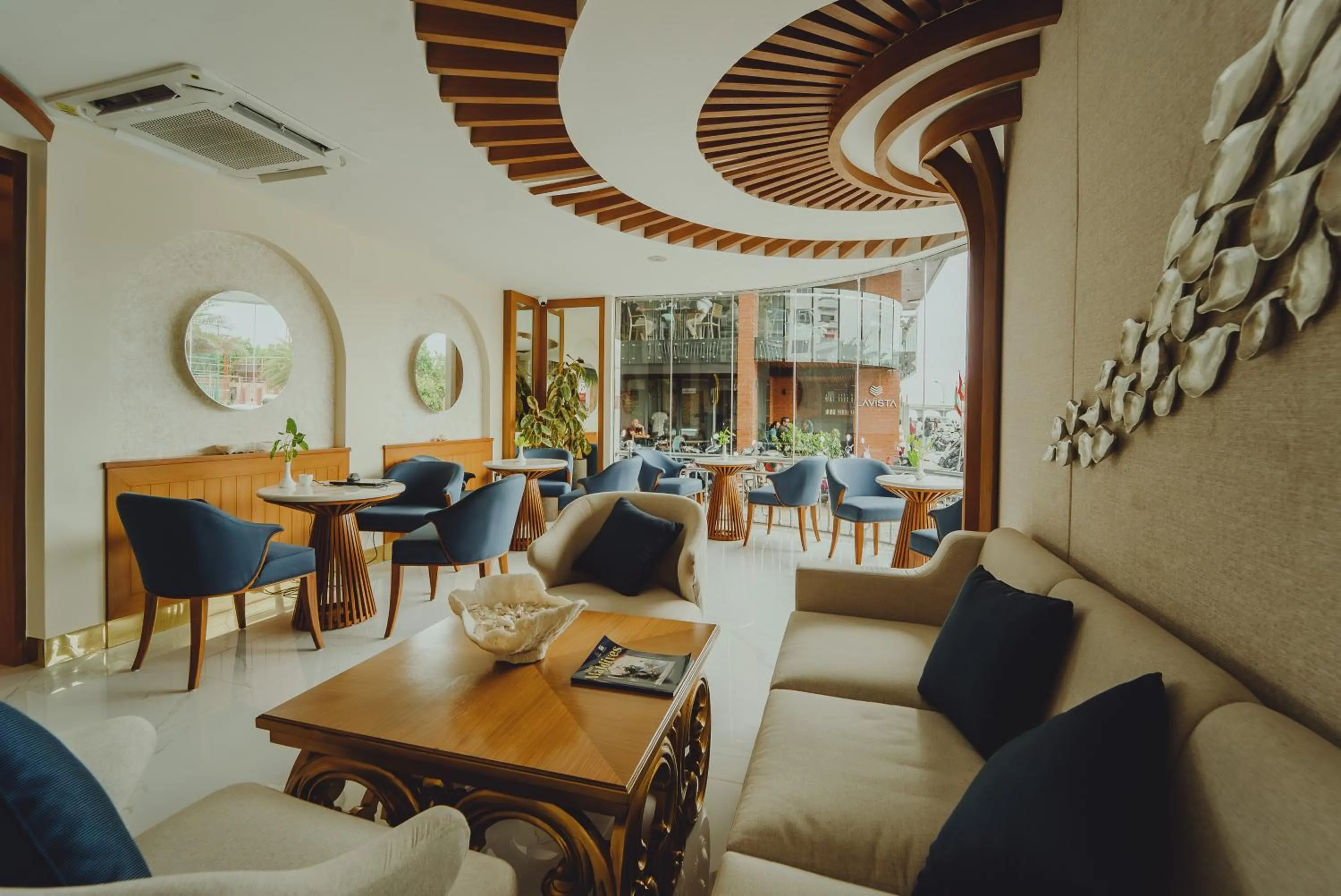 Restaurant/places to eat in UMET Seaview Hotel with Free Airport Pick up and Drop T&C Apply