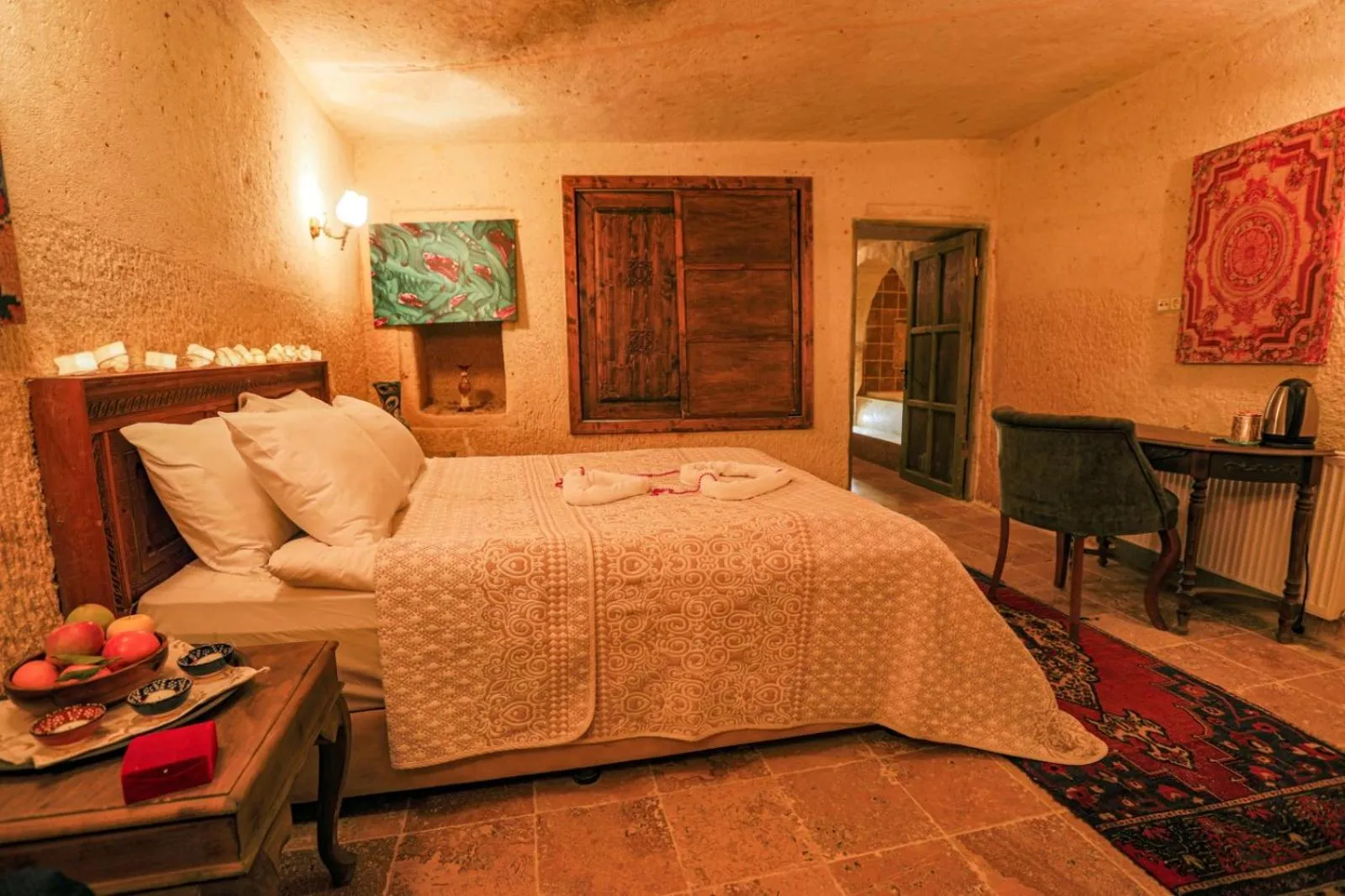 Photo of the whole room, Bed in Sinasos Palace Cave Hotel