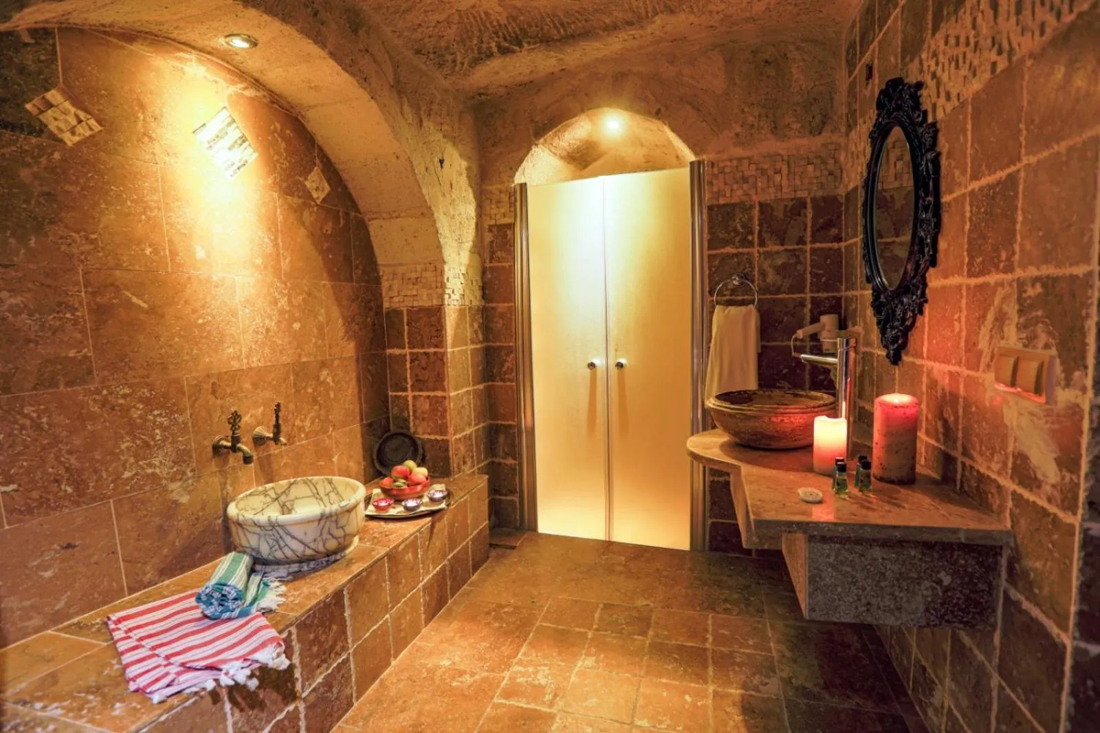 Bathroom in Sinasos Palace Cave Hotel