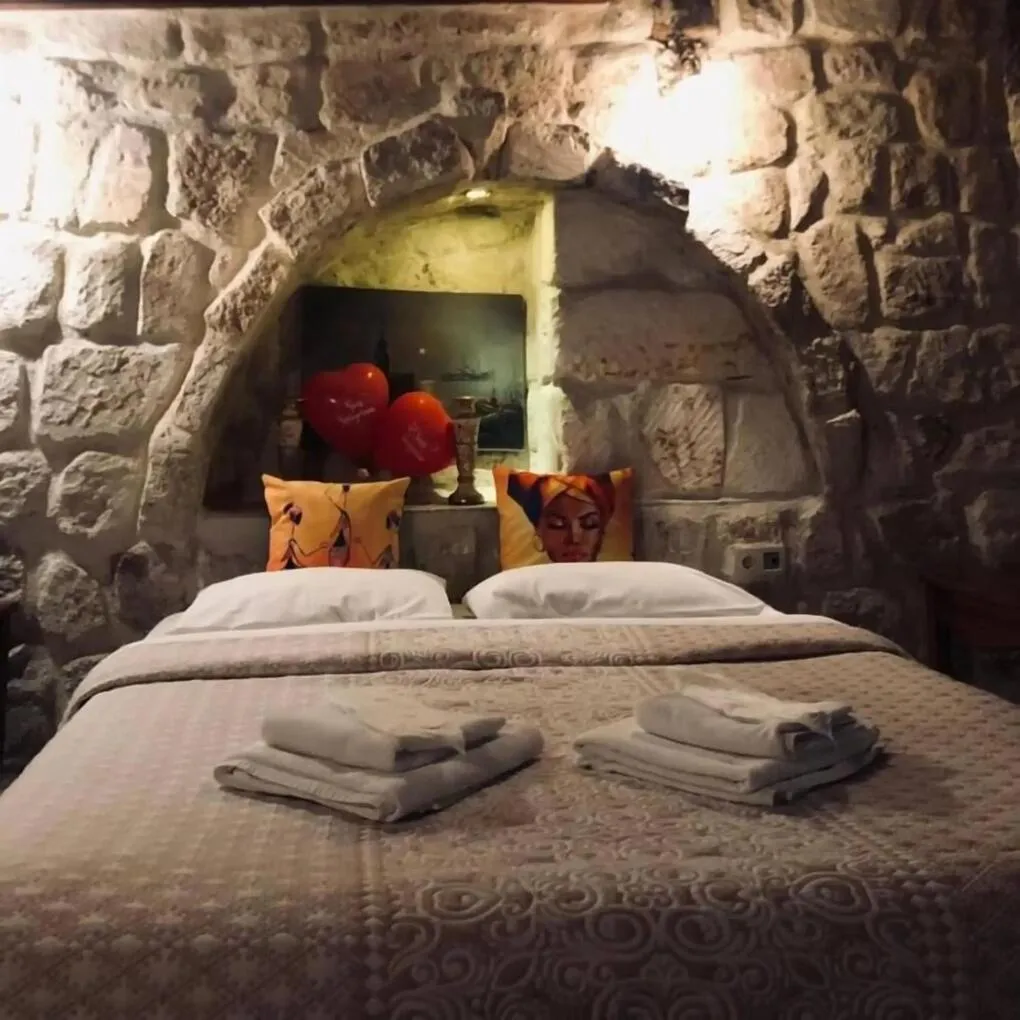 Bed in Sinasos Palace Cave Hotel