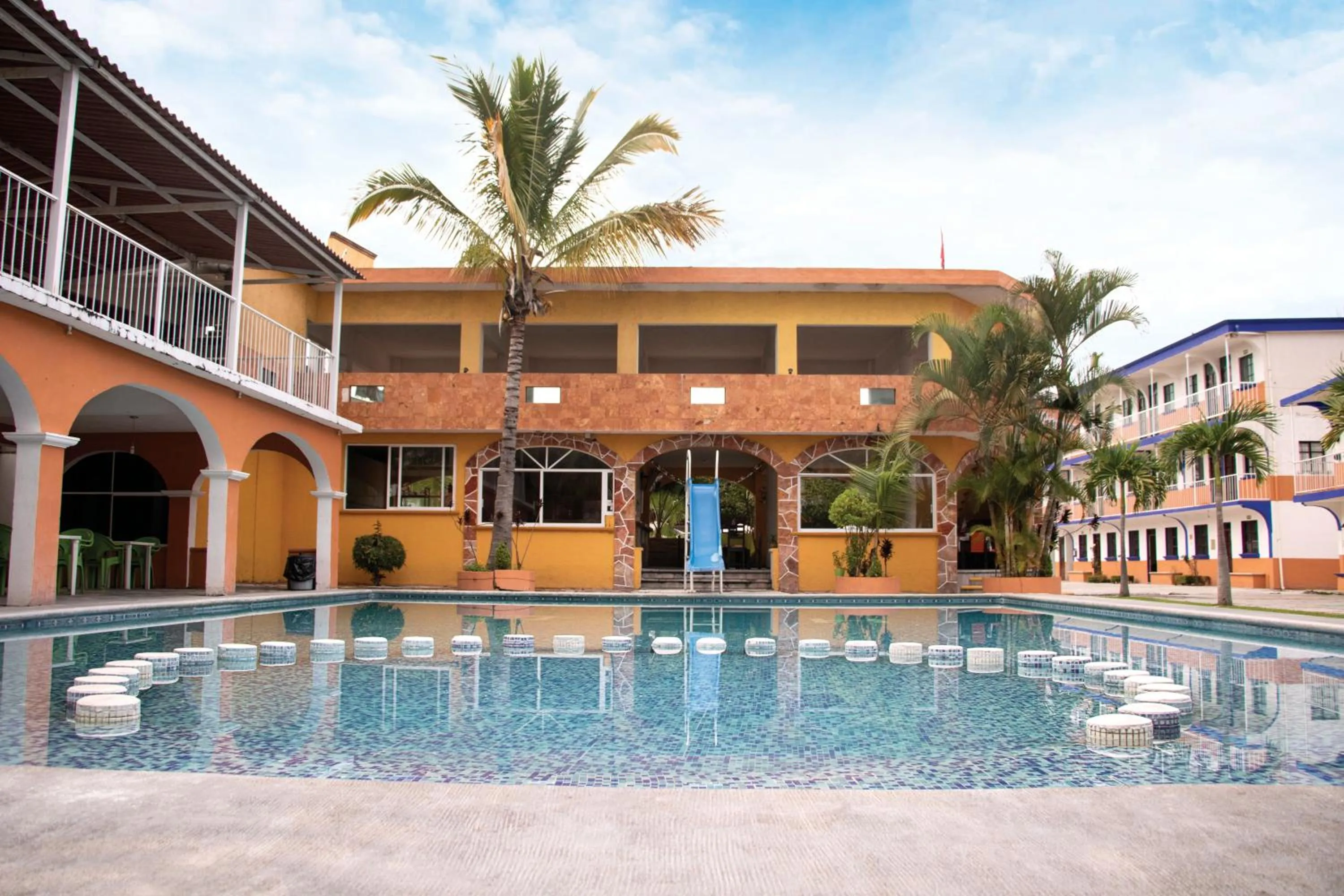 Swimming pool in Hotel San Carlos Yautepec