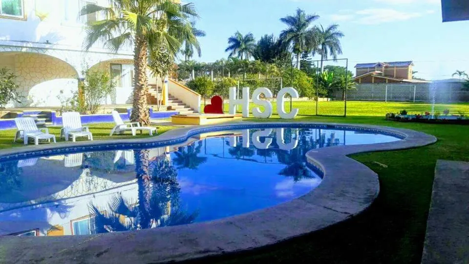 Swimming pool in Hotel San Carlos Yautepec