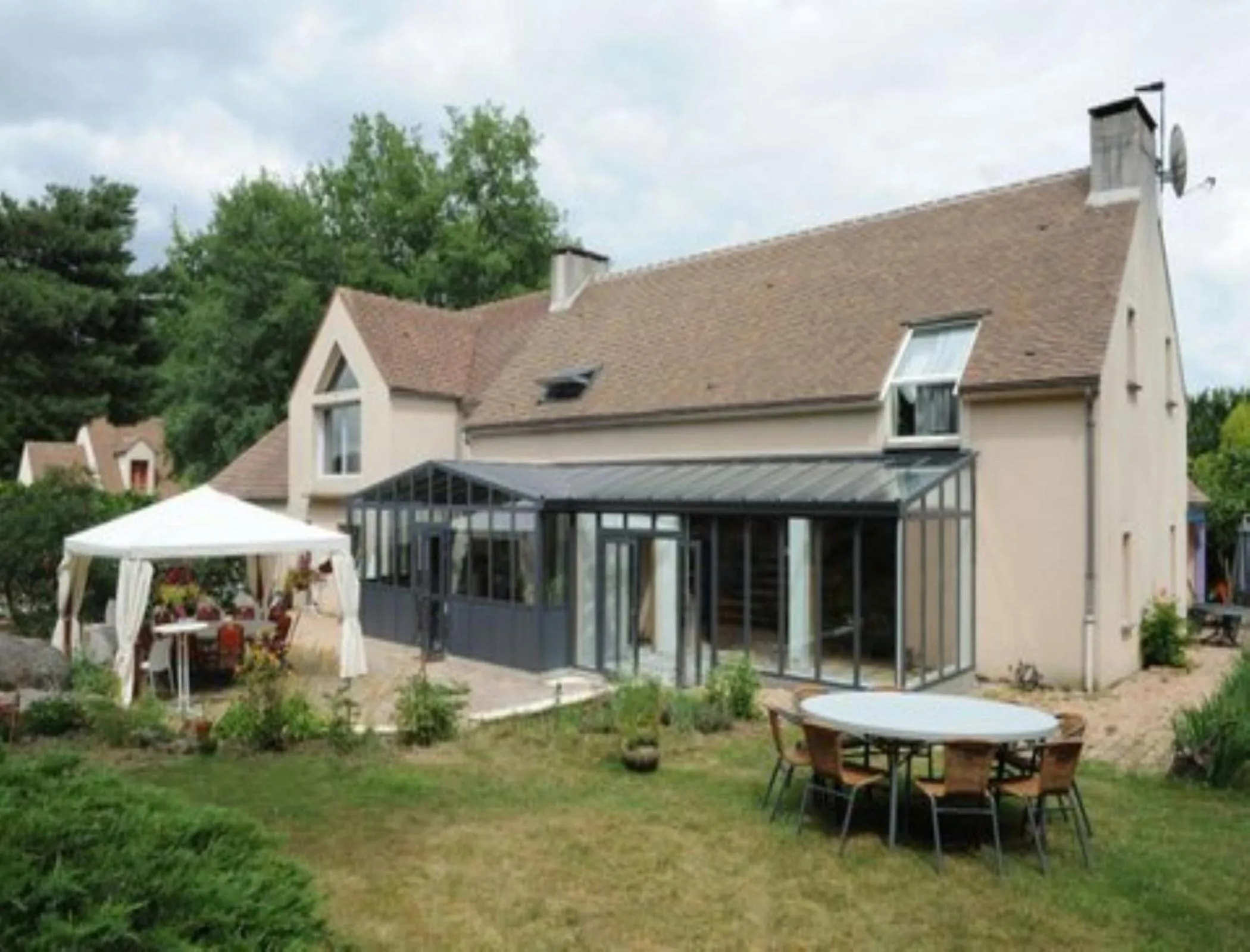 Property building in Le Jardin des Roches