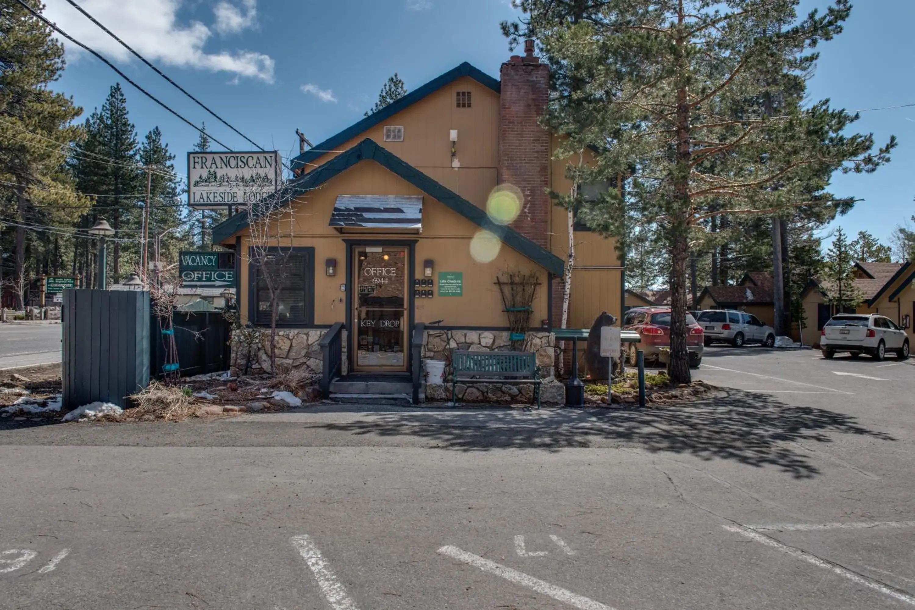 Facade/entrance in Franciscan Lodge Facade/entrance in Franciscan Lodge