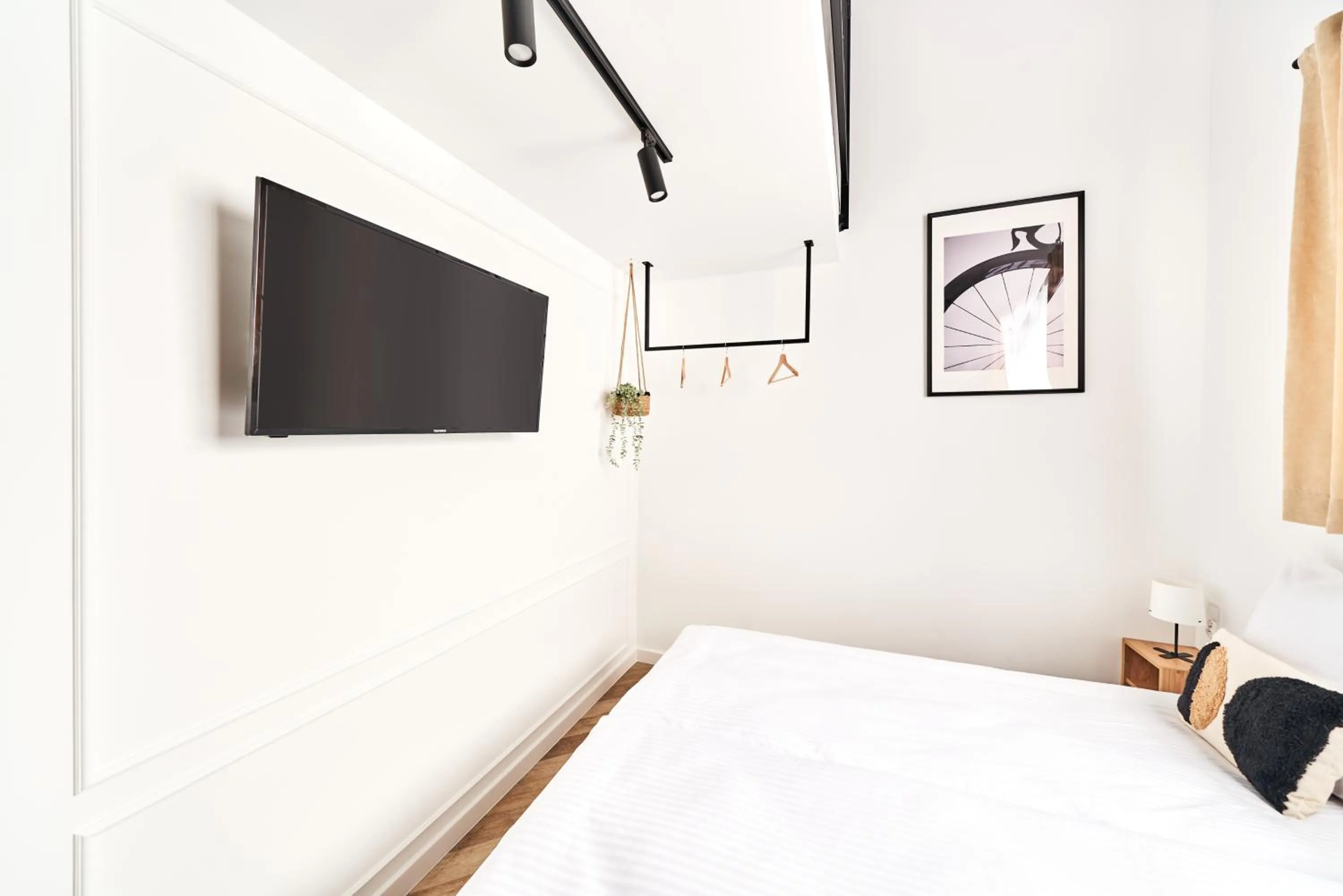 Communal lounge/ TV room, Bed in Na Fursie Apartments & Rooms