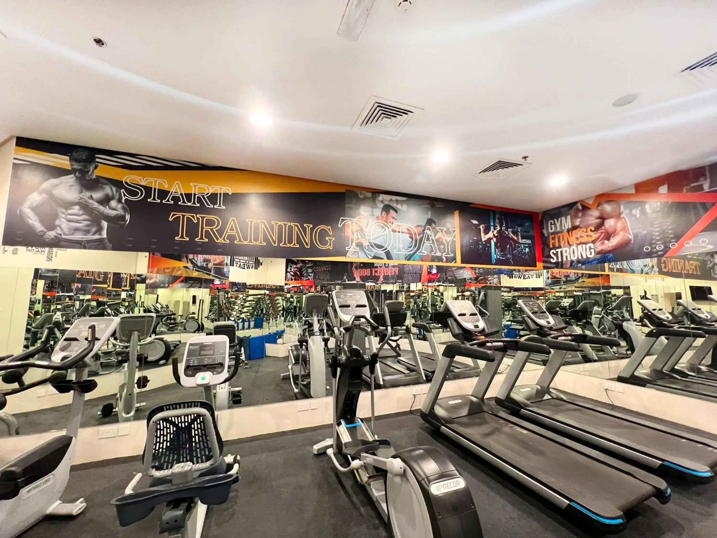Fitness centre/facilities in ROZANA HOTEL Fitness centre/facilities in ROZANA HOTEL