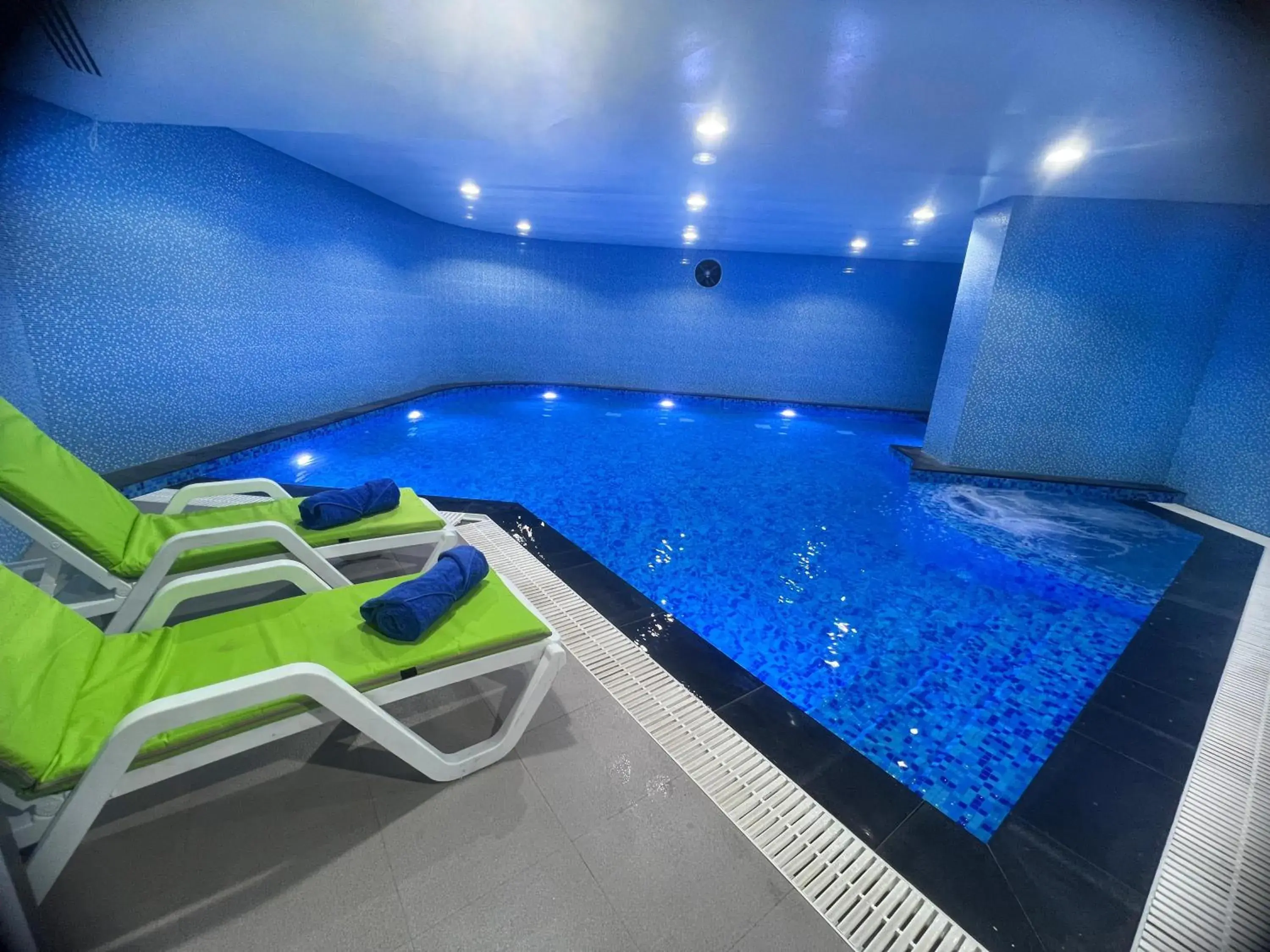 Swimming pool in ROZANA HOTEL Swimming pool in ROZANA HOTEL