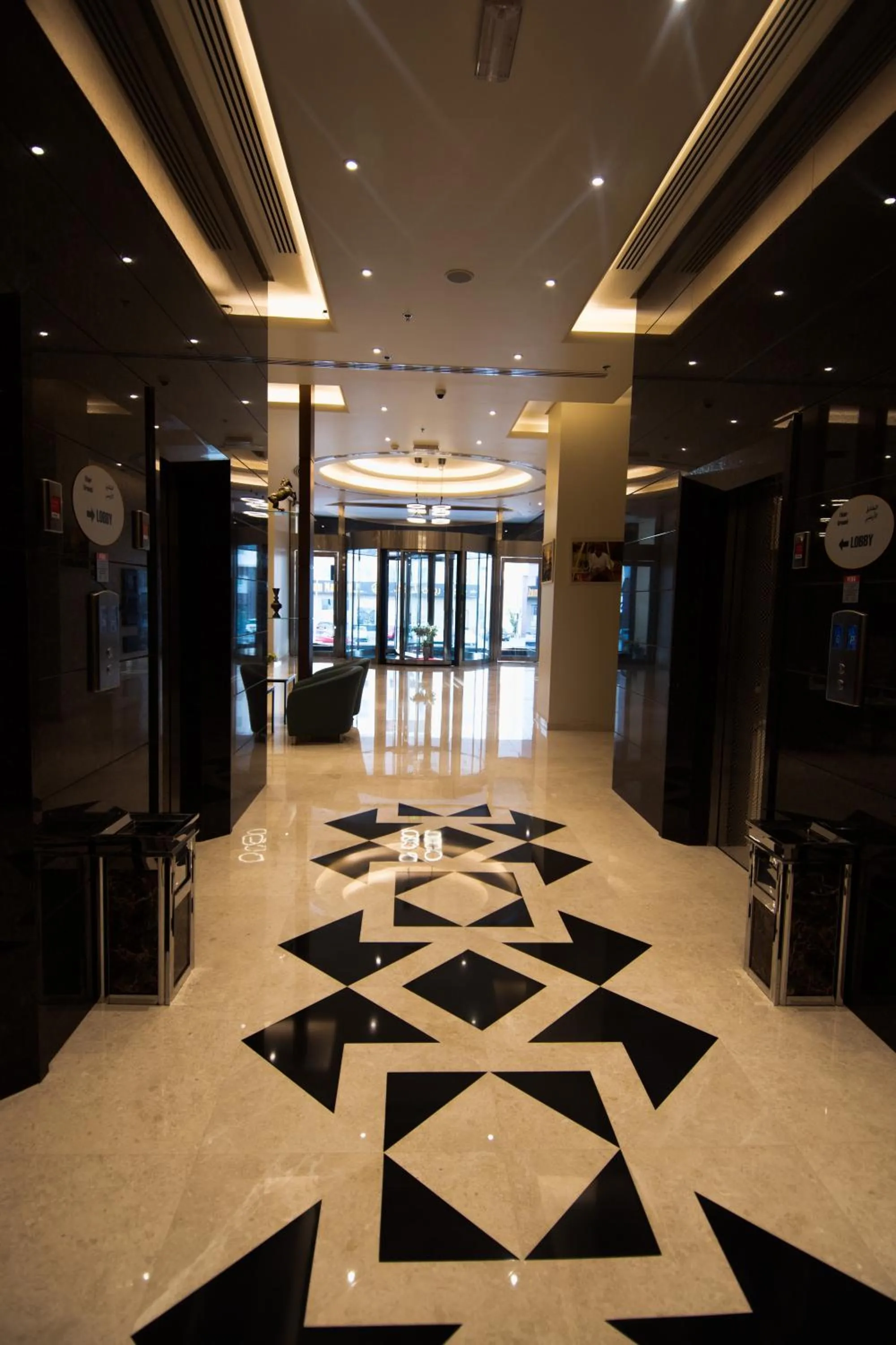 Lobby or reception in ROZANA HOTEL