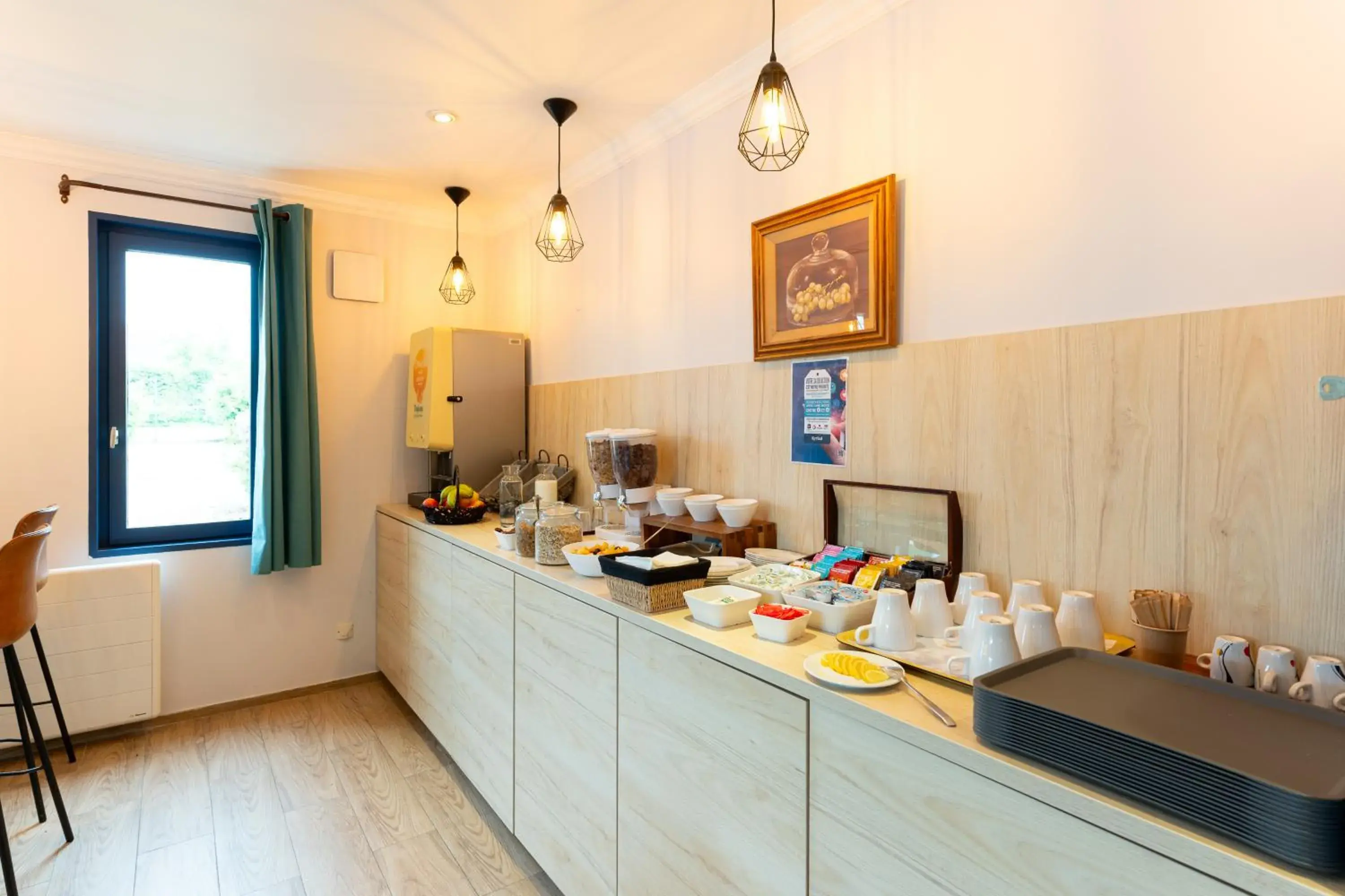 Property building in KYRIAD CREIL - Chantilly Nord Property building in KYRIAD CREIL - Chantilly Nord