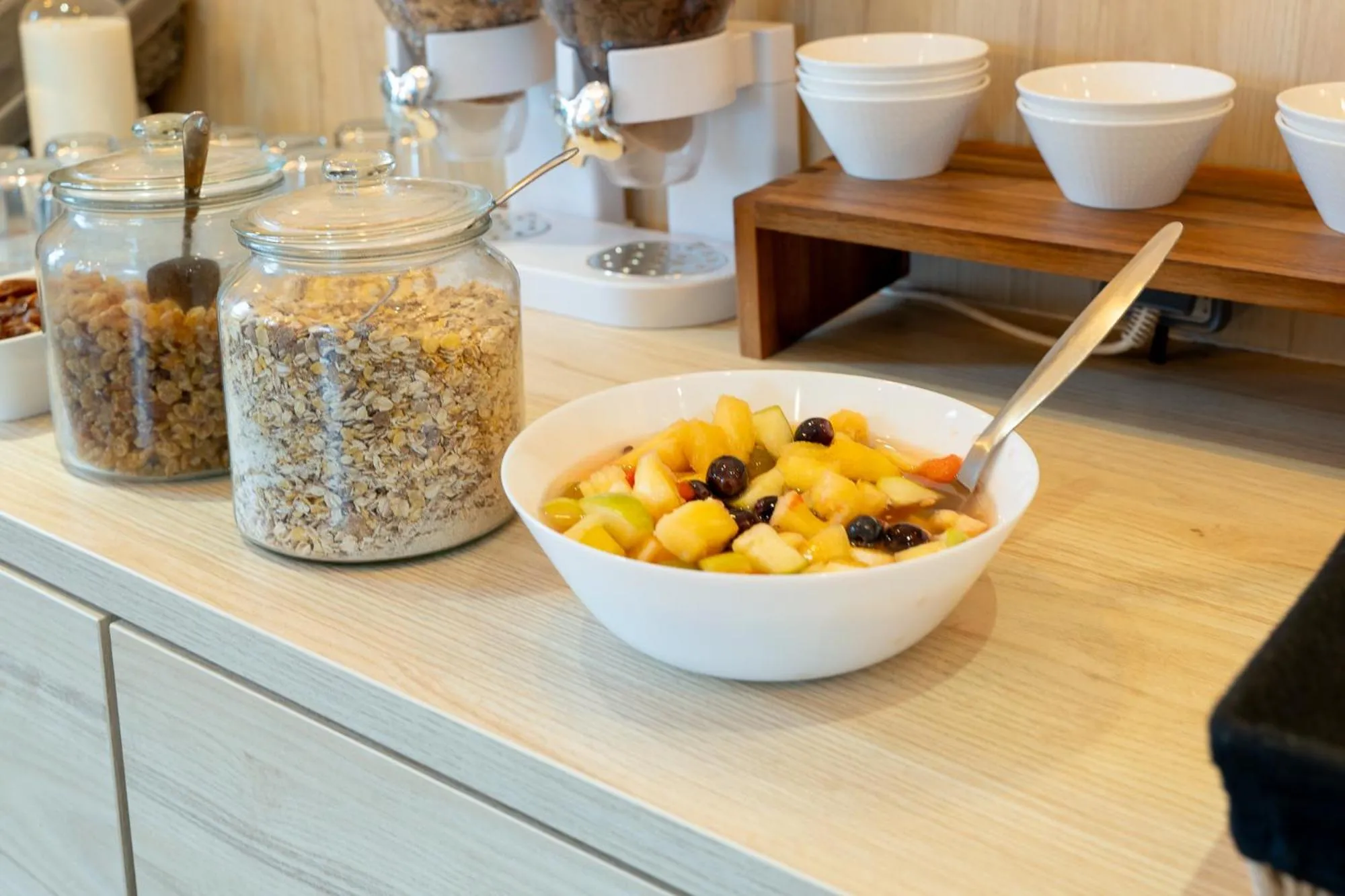 Property building in KYRIAD CREIL - Chantilly Nord