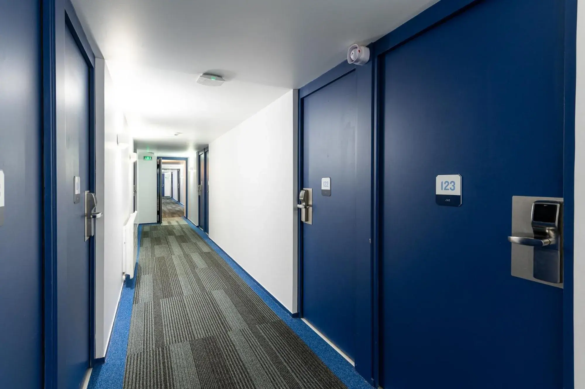 Property building in KYRIAD CREIL - Chantilly Nord Property building in KYRIAD CREIL - Chantilly Nord