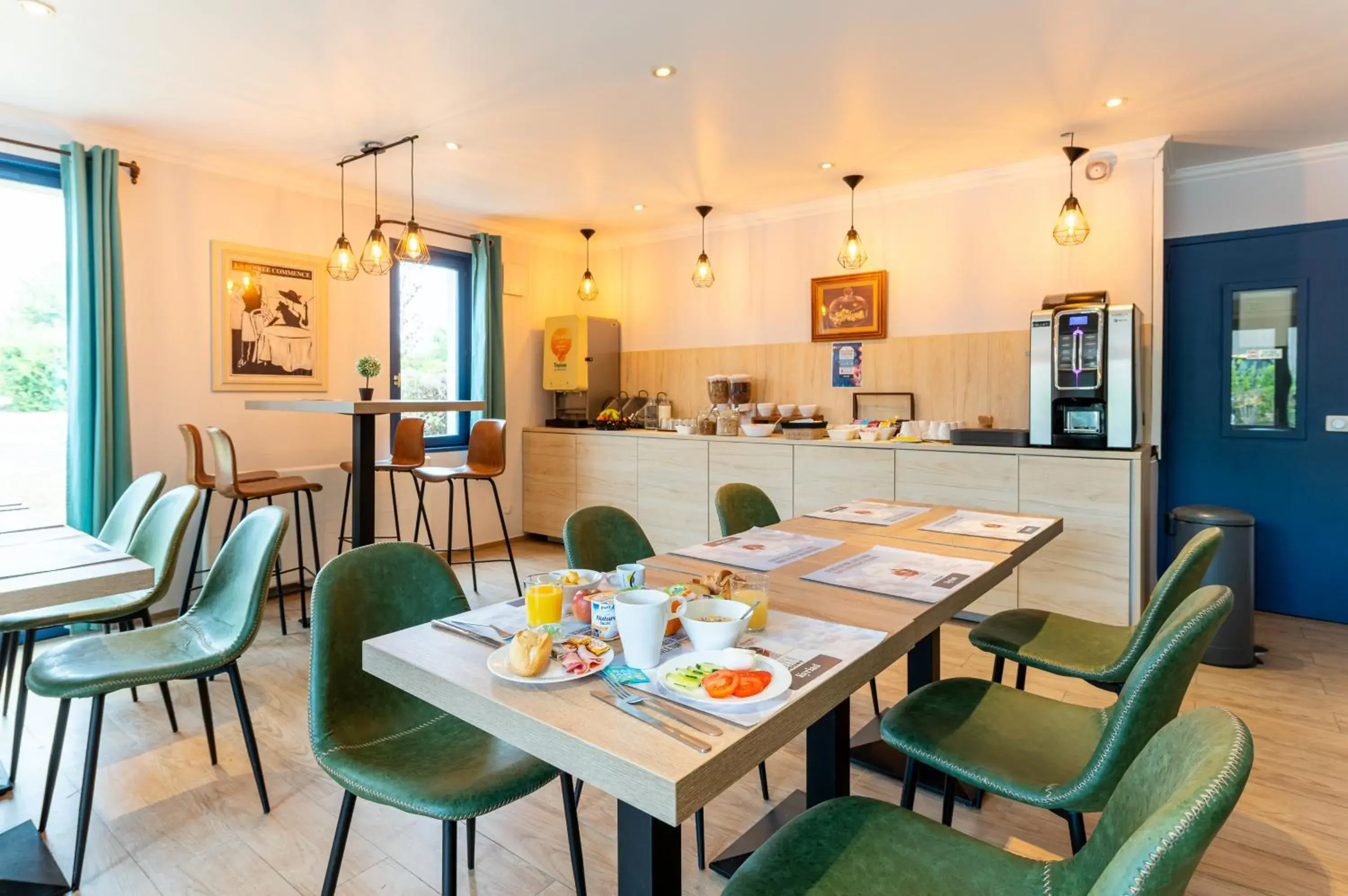 Restaurant/places to eat in KYRIAD CREIL - Chantilly Nord Restaurant/places to eat in KYRIAD CREIL - Chantilly Nord