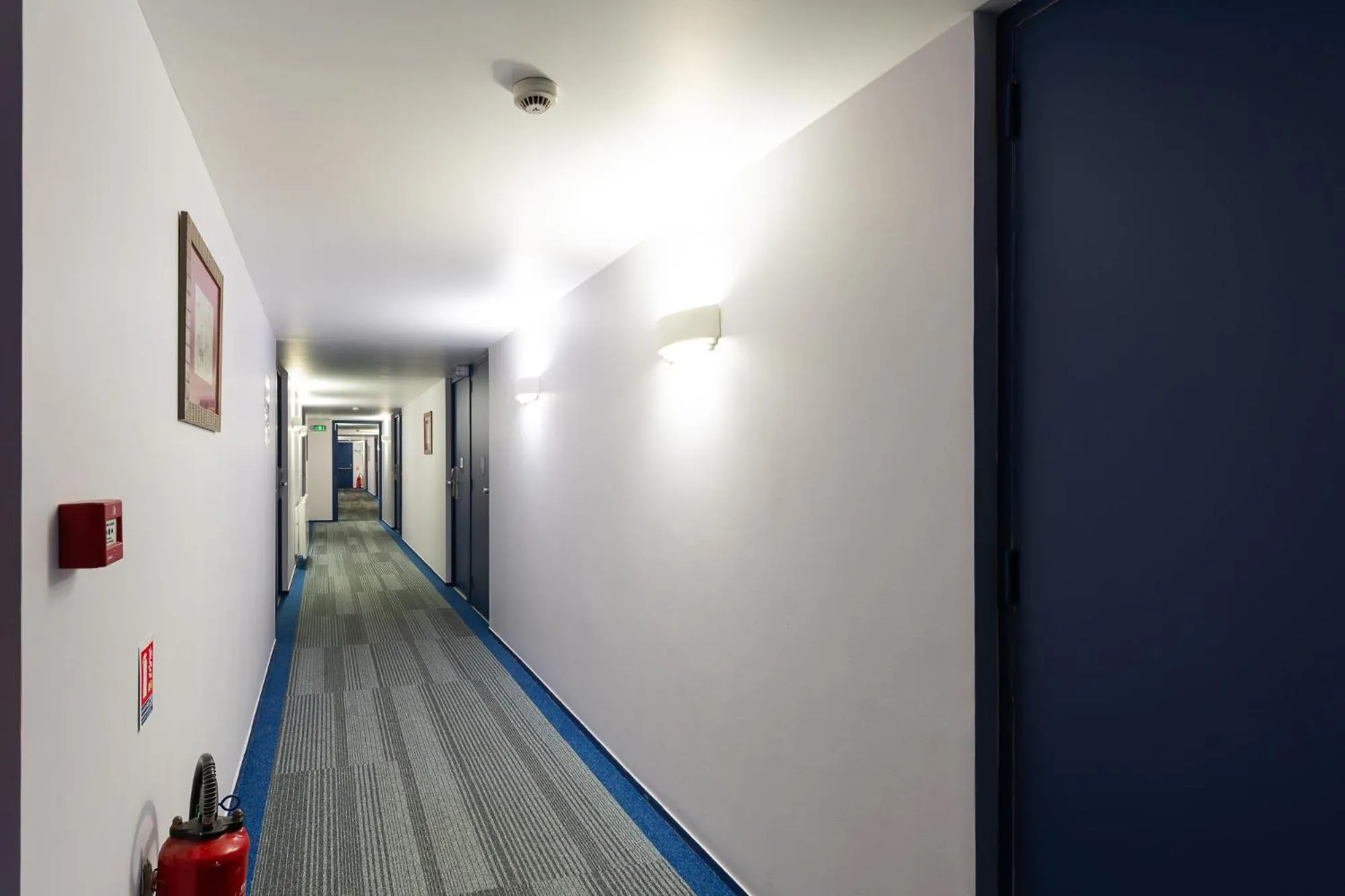 Property building in KYRIAD CREIL - Chantilly Nord