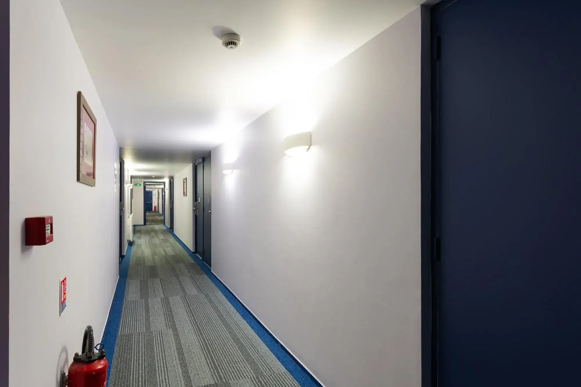 Property building in KYRIAD CREIL - Chantilly Nord Property building in KYRIAD CREIL - Chantilly Nord