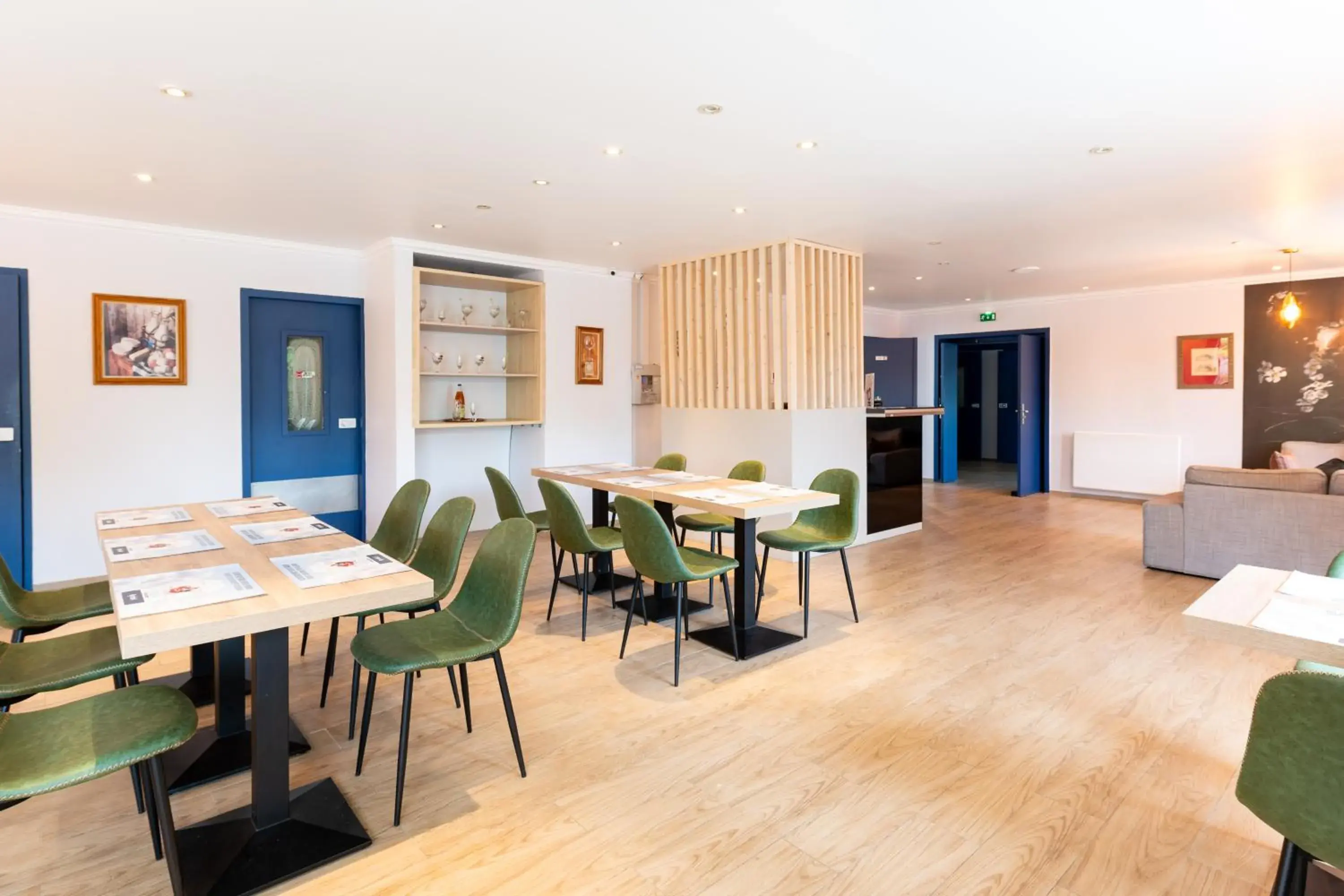 Property building in KYRIAD CREIL - Chantilly Nord Property building in KYRIAD CREIL - Chantilly Nord