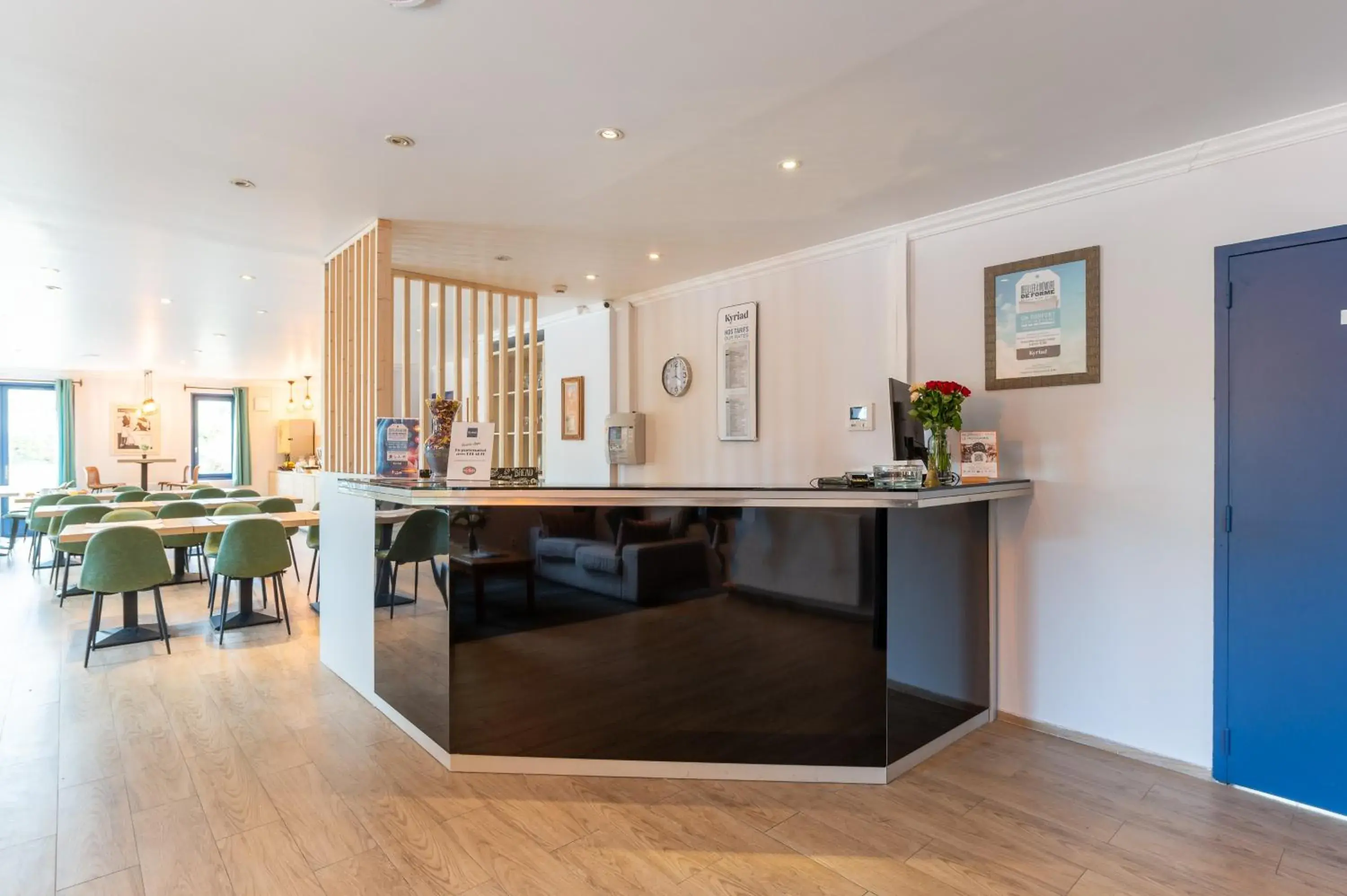 Property building in KYRIAD CREIL - Chantilly Nord Property building in KYRIAD CREIL - Chantilly Nord