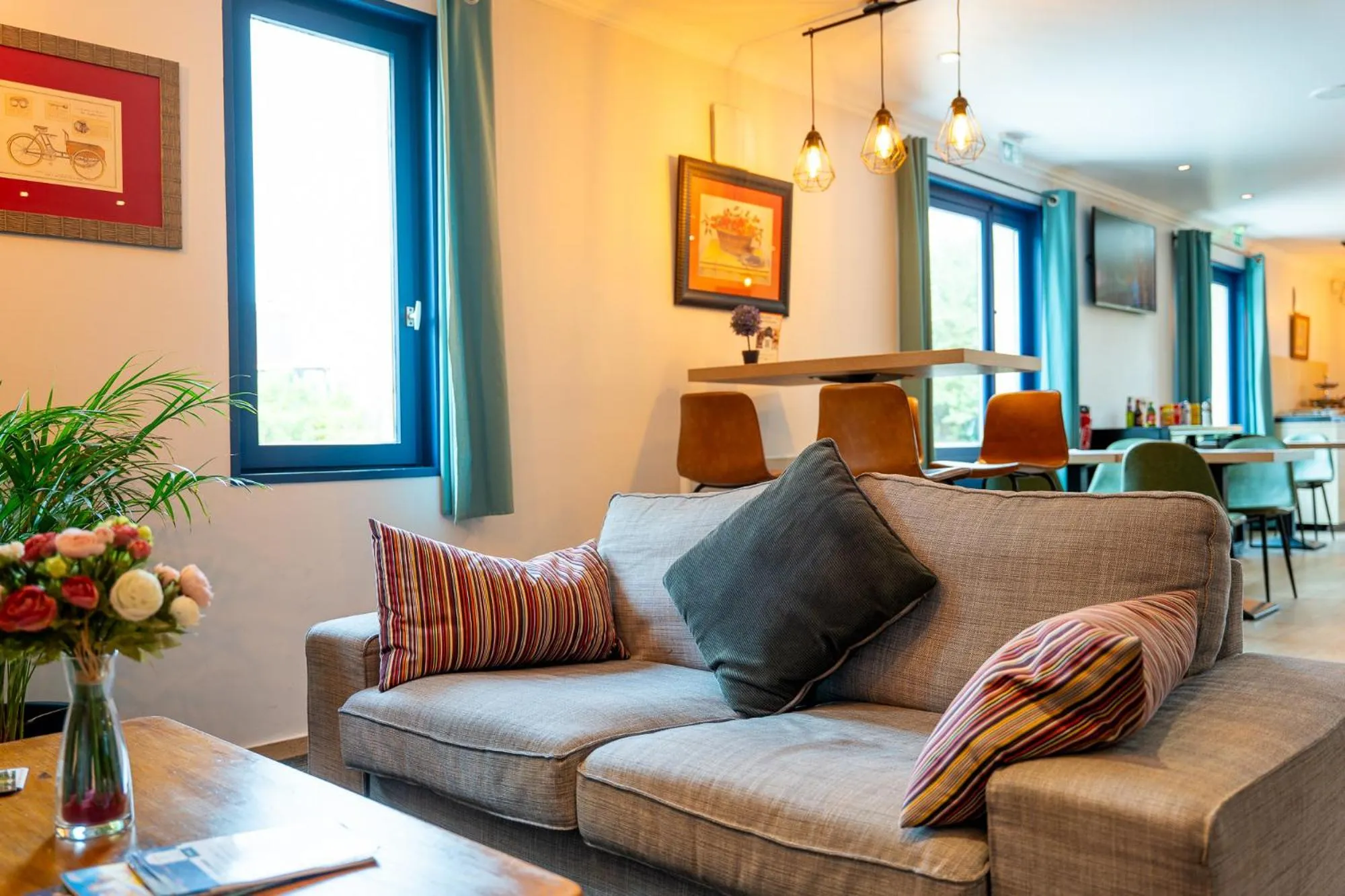 Property building in KYRIAD CREIL - Chantilly Nord