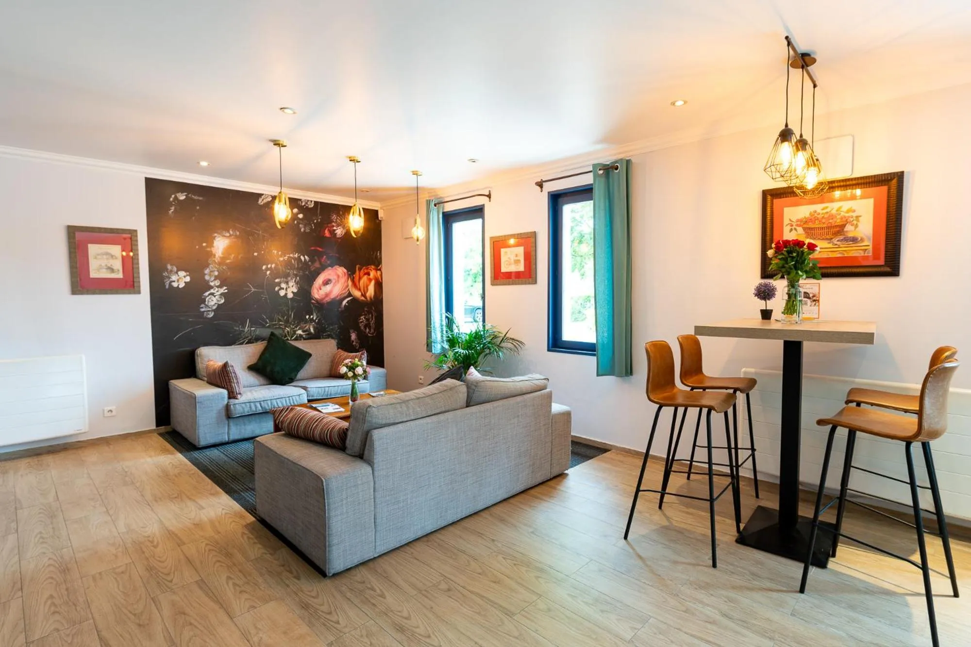 Property building in KYRIAD CREIL - Chantilly Nord