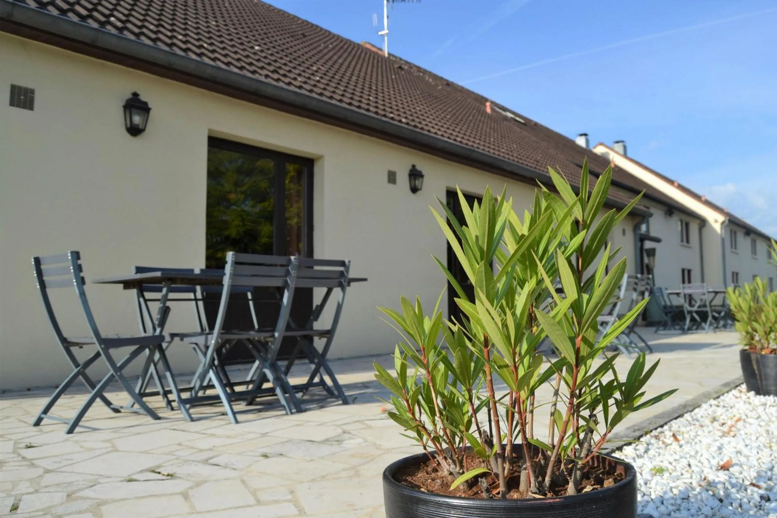 Balcony/Terrace in KYRIAD CREIL - Chantilly Nord