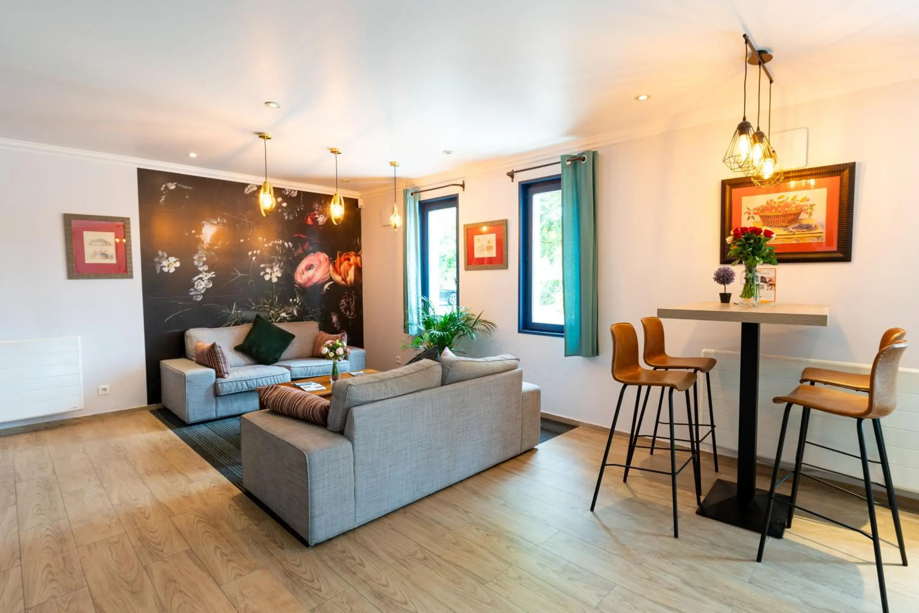 Property building in KYRIAD CREIL - Chantilly Nord Property building in KYRIAD CREIL - Chantilly Nord