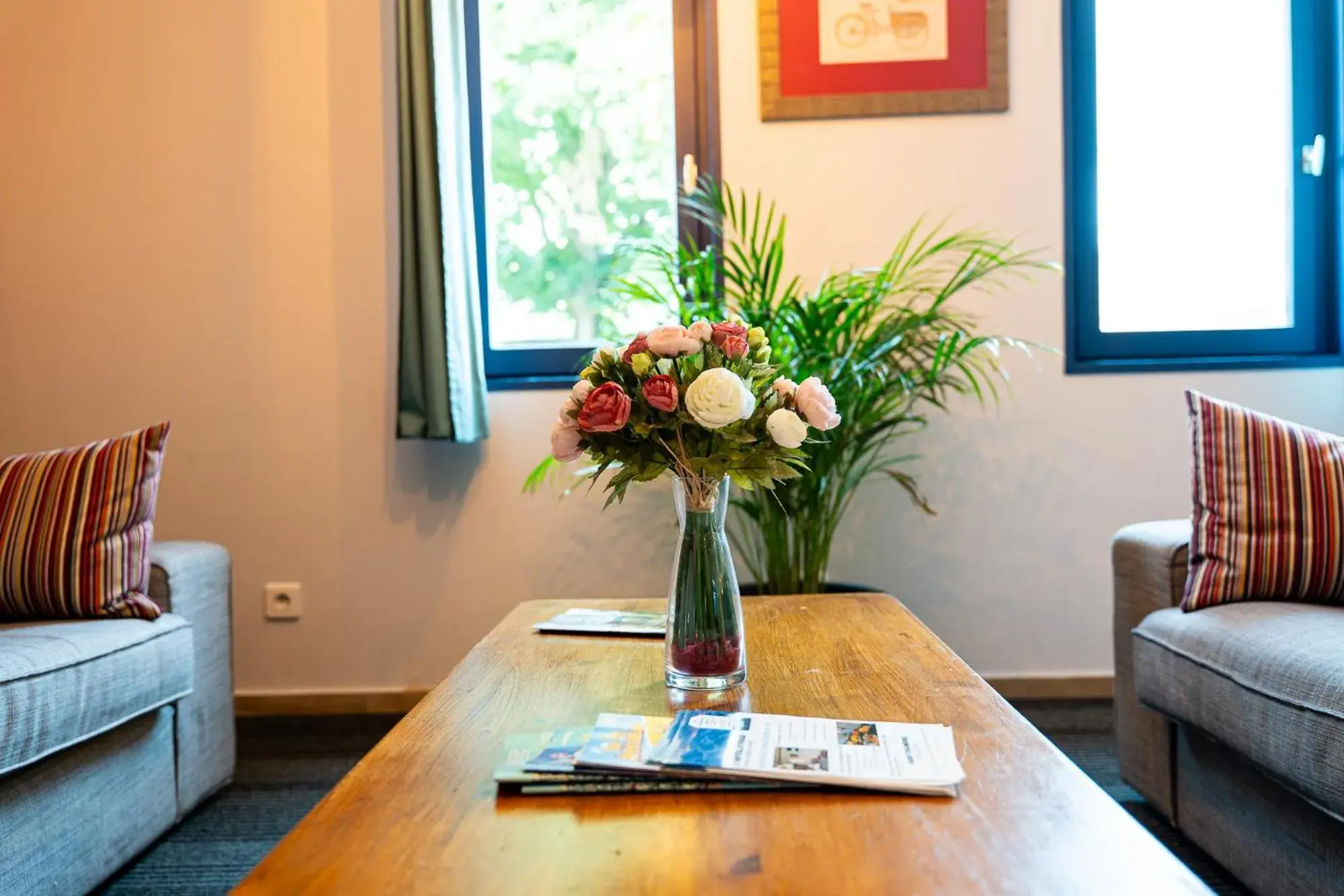 Property building in KYRIAD CREIL - Chantilly Nord Property building in KYRIAD CREIL - Chantilly Nord