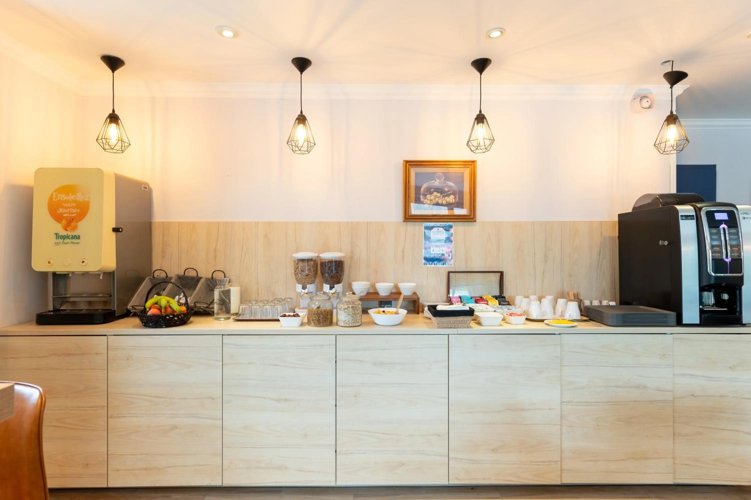 Property building in KYRIAD CREIL - Chantilly Nord