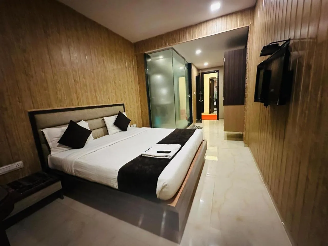 Bed in Hotel Merakee - Near Dahisar Mira Road Mumbai