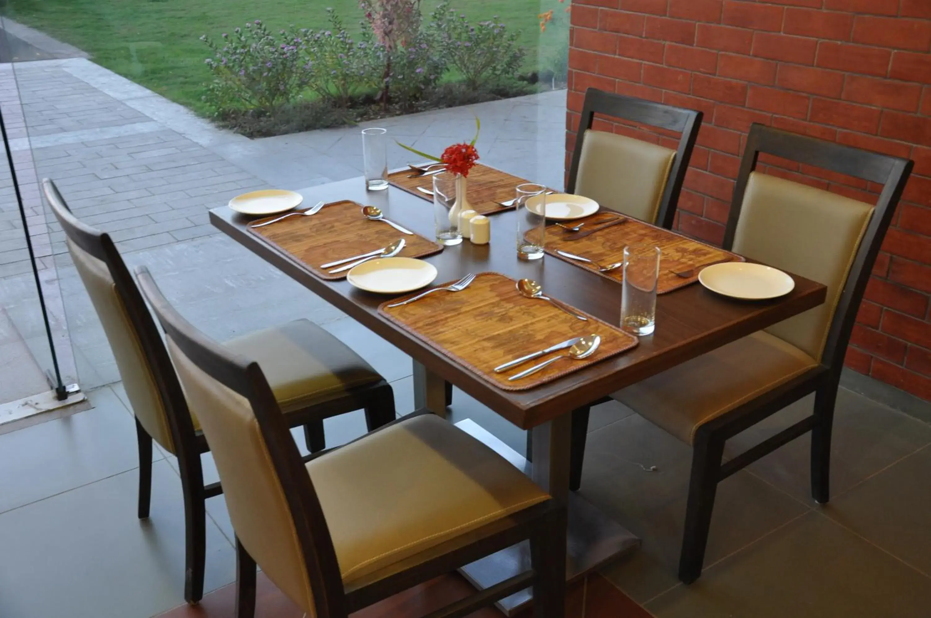 Restaurant/places to eat in Pride Biznotel Manjusar Vadodara Near Sokhda Lake Restaurant/places to eat in Pride Biznotel Manjusar Vadodara Near Sokhda Lake