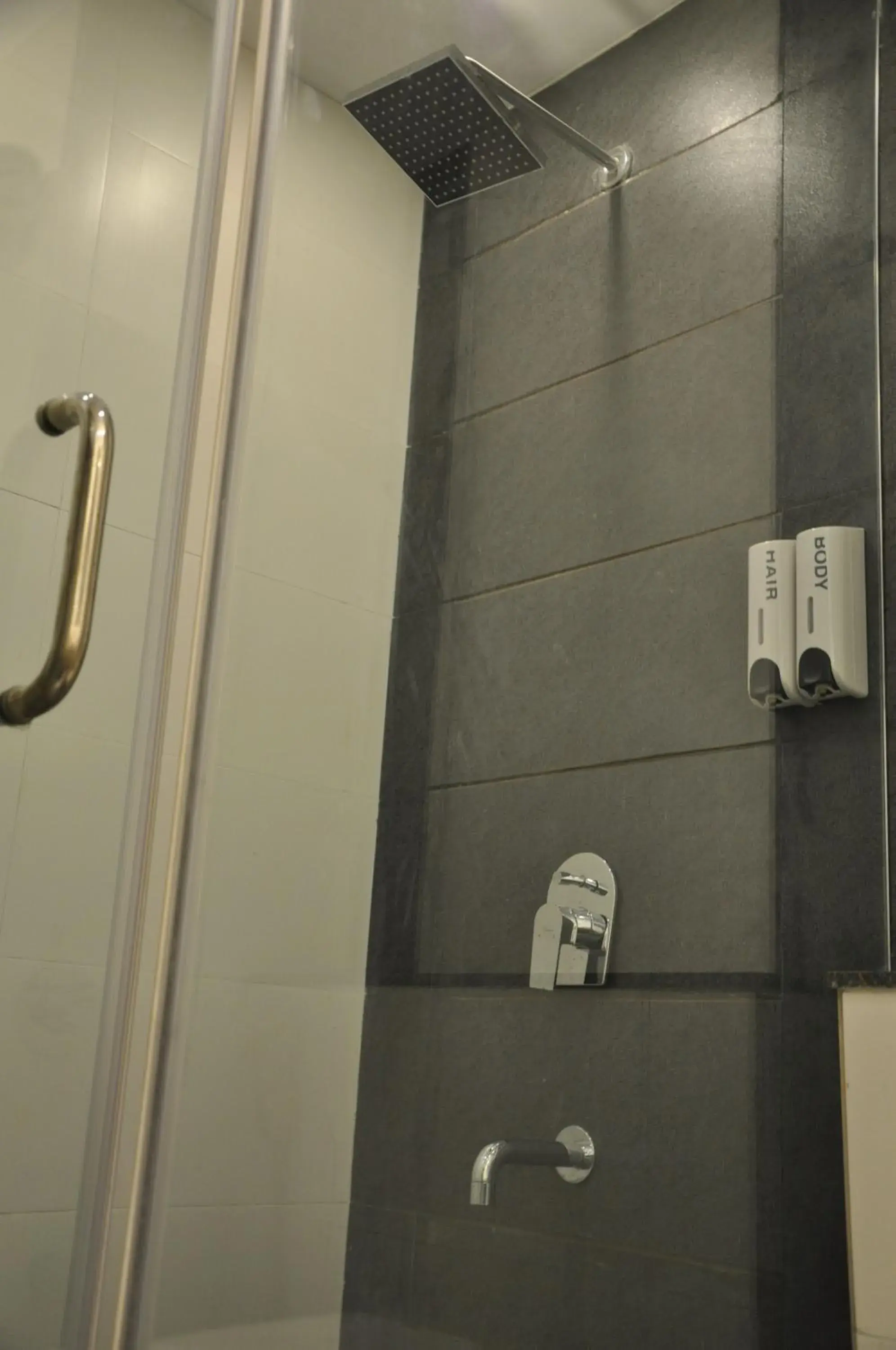 Bathroom in Pride Biznotel Manjusar Vadodara Near Sokhda Lake Bathroom in Pride Biznotel Manjusar Vadodara Near Sokhda Lake