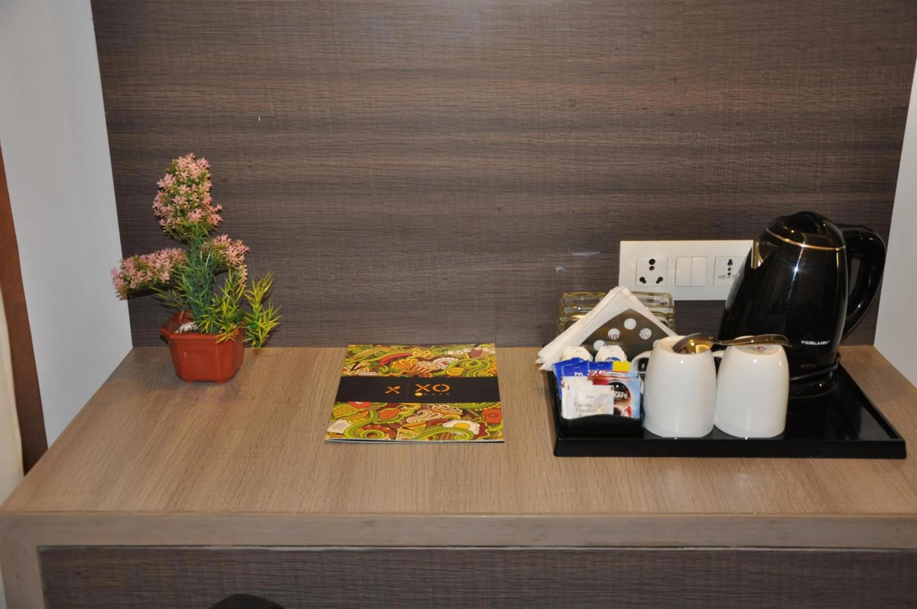 Coffee/tea facilities in Pride Biznotel Manjusar Vadodara Near Sokhda Lake