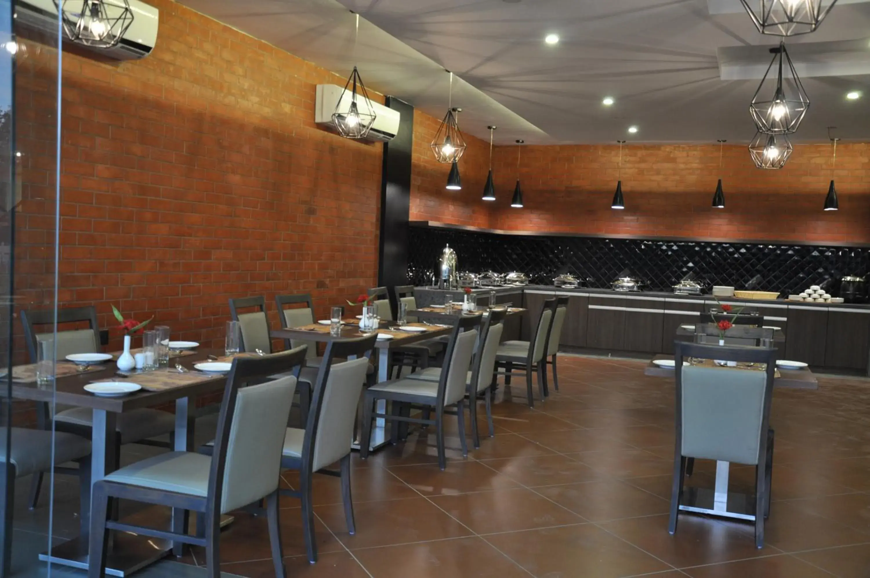 Restaurant/places to eat in Pride Biznotel Manjusar Vadodara Near Sokhda Lake Restaurant/places to eat in Pride Biznotel Manjusar Vadodara Near Sokhda Lake