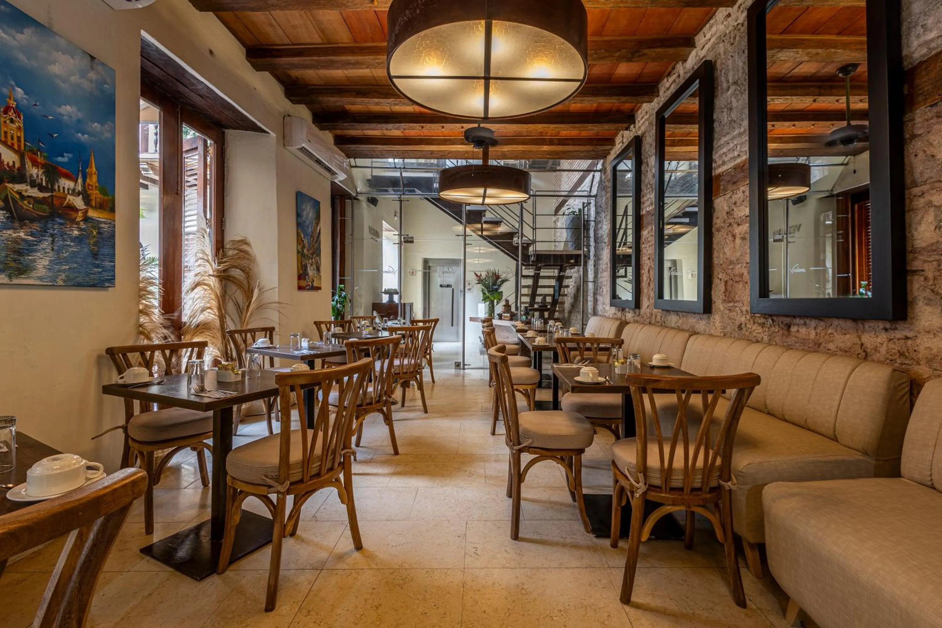 Restaurant/places to eat in Ananda Hotel Boutique