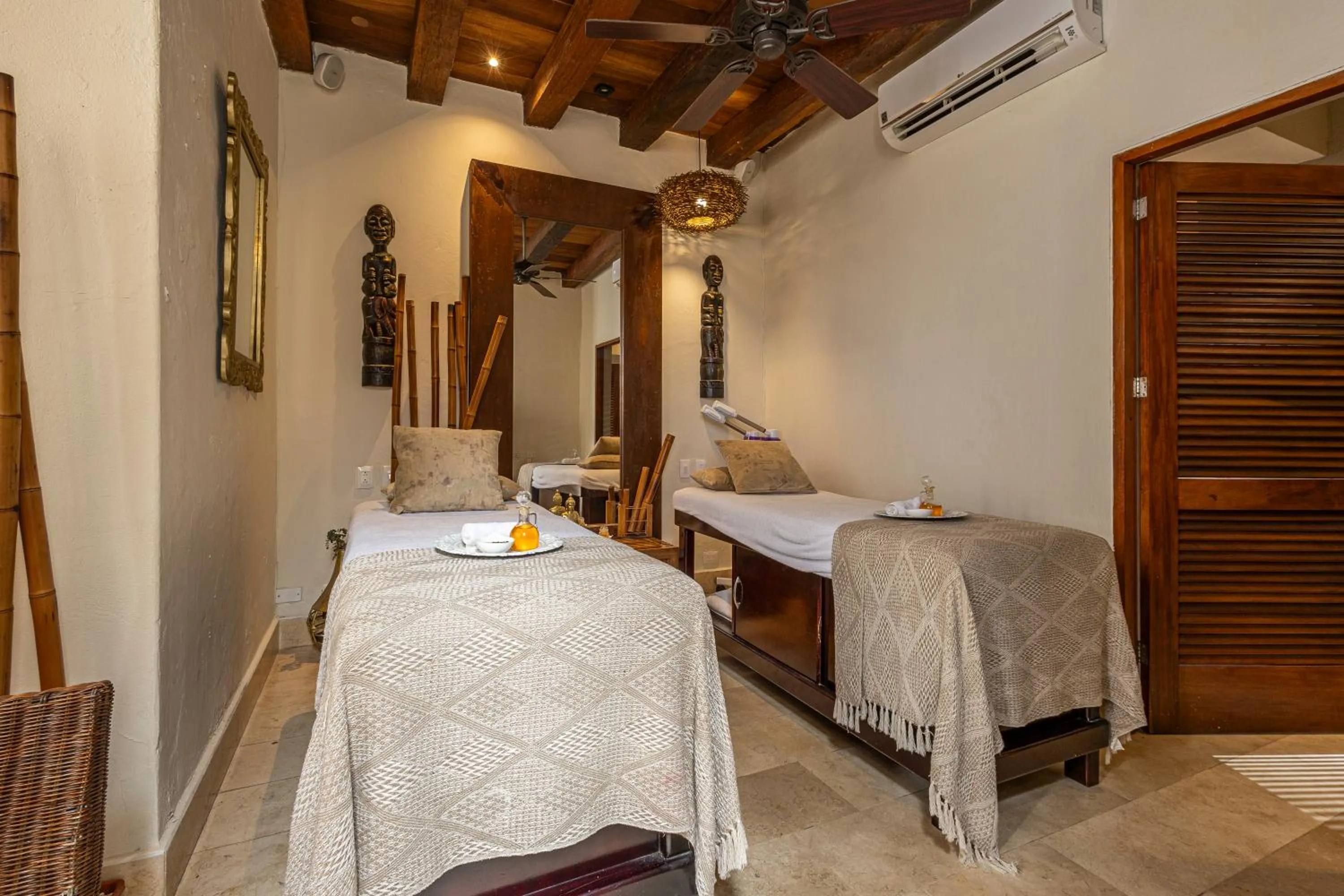 Massage, Bed in Ananda Hotel Boutique