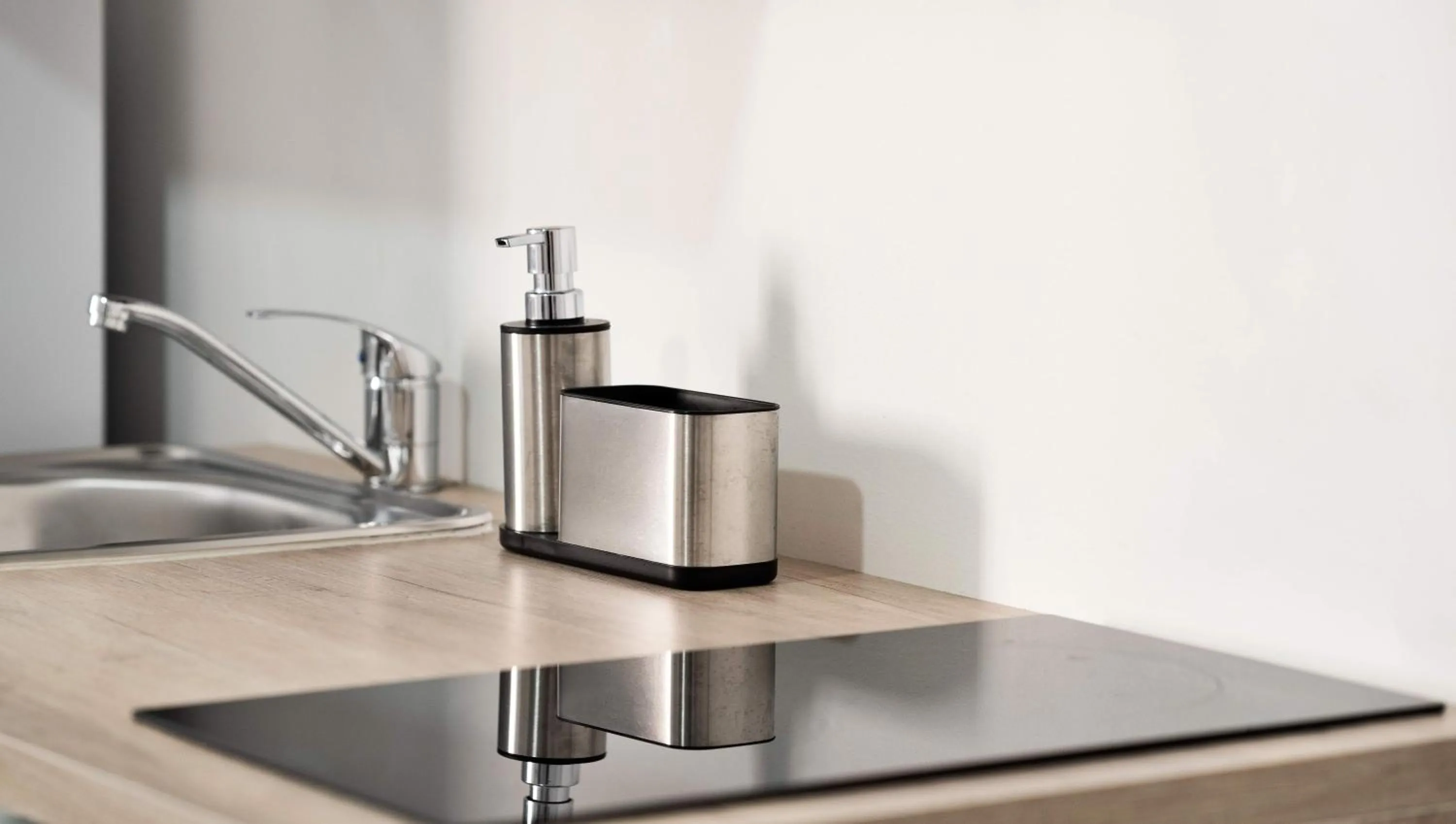 kitchen in Dante 138 Class rooms & apartments