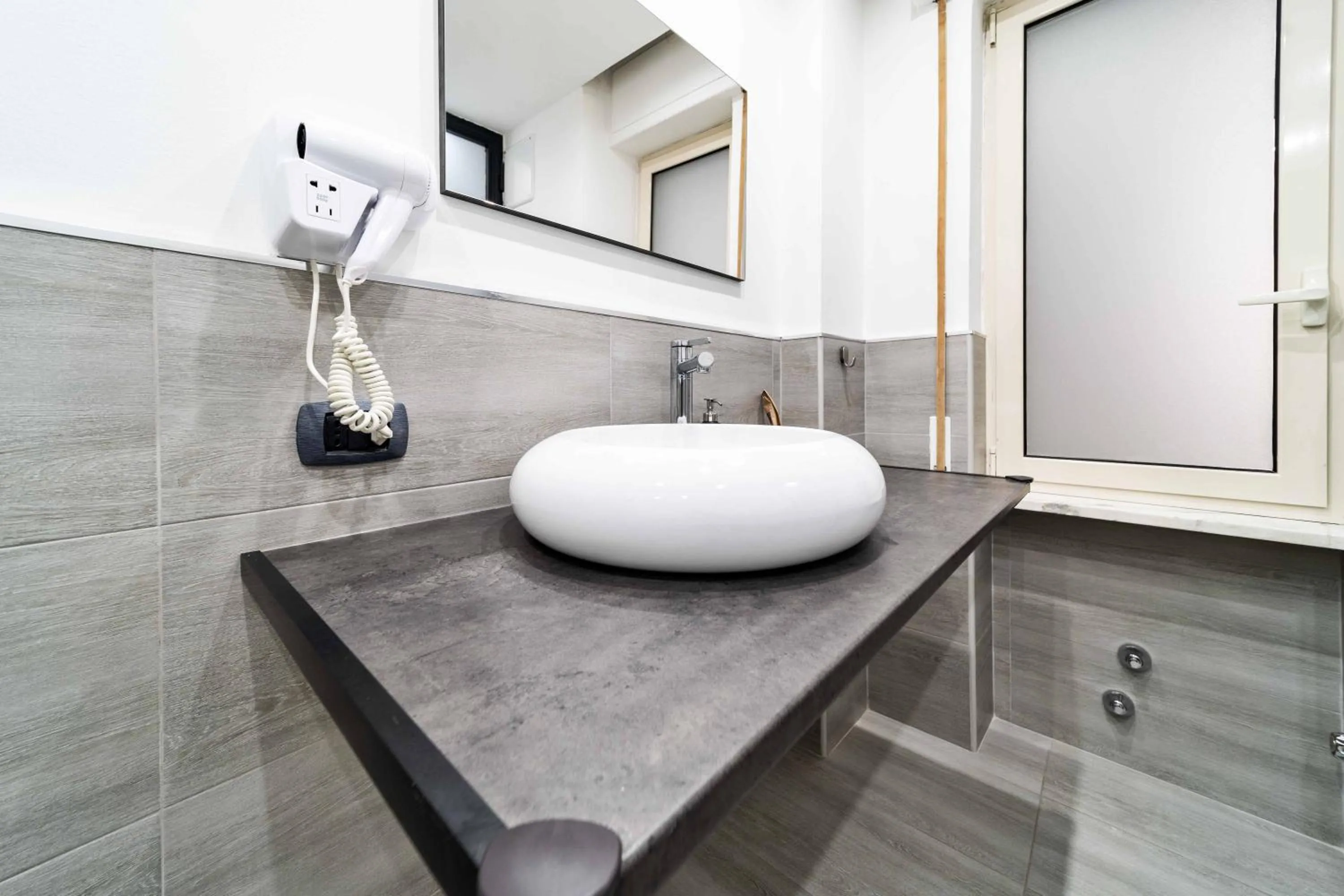 Bathroom in Dante 138 Class rooms & apartments