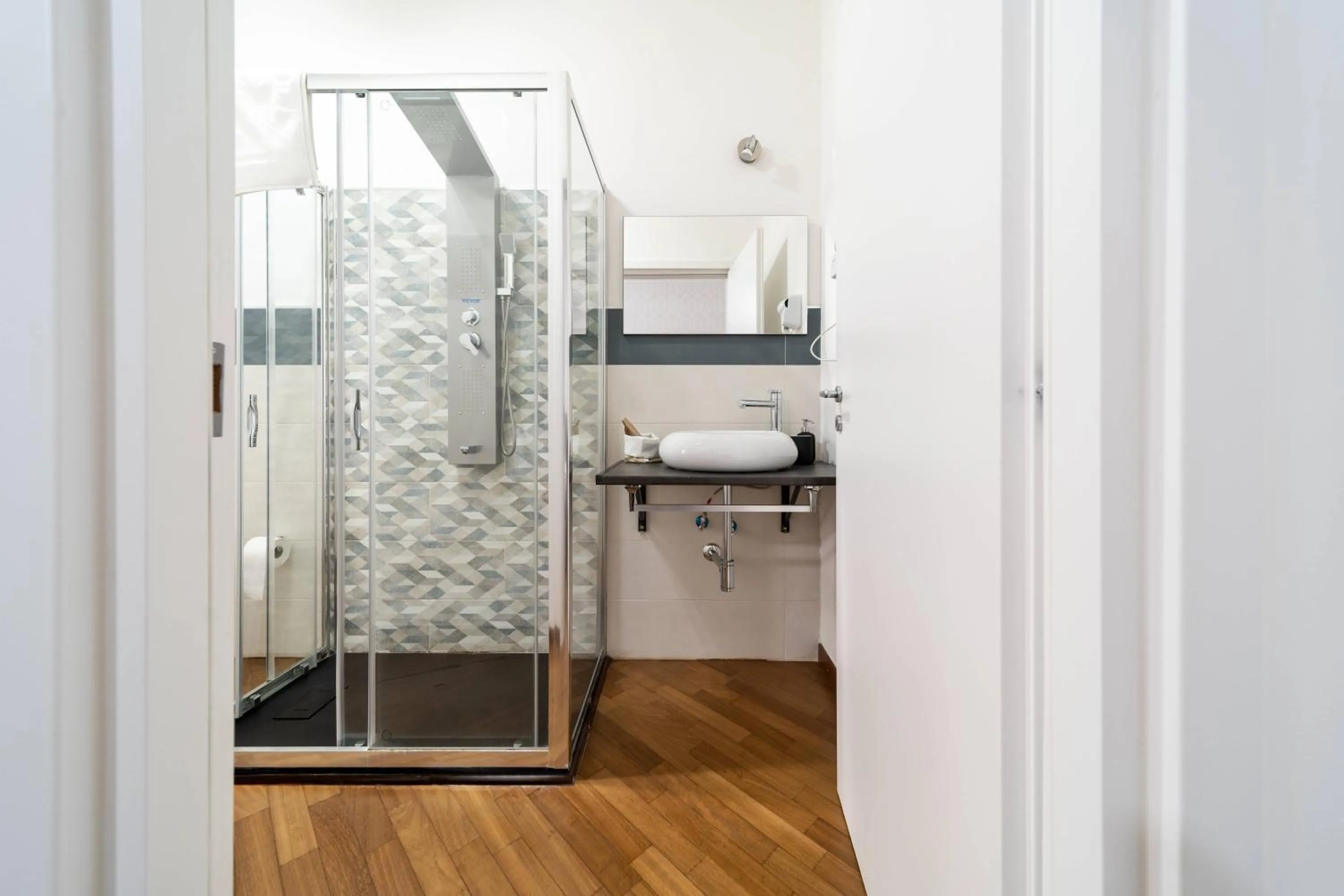 Bathroom in Dante 138 Class rooms & apartments