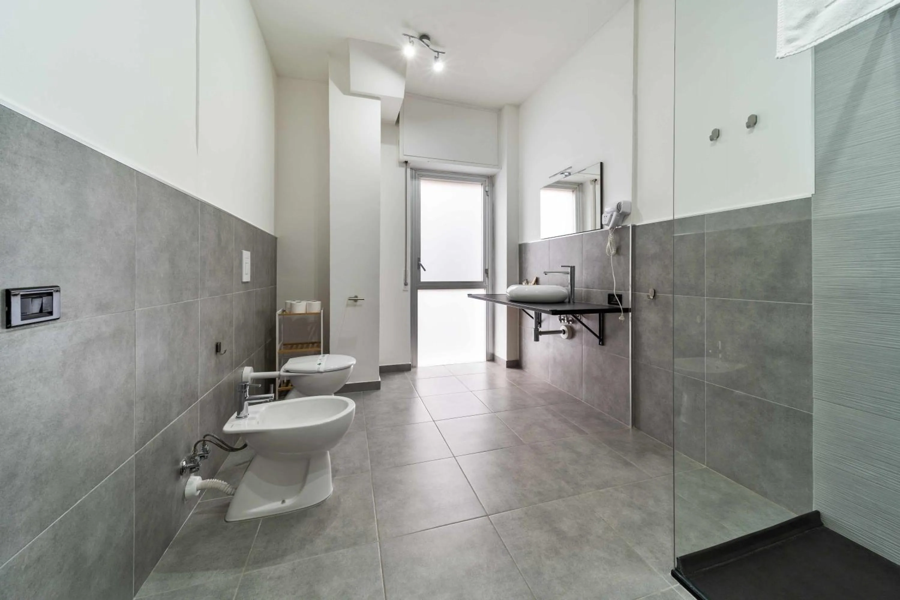 Bathroom in Dante 138 Class rooms & apartments