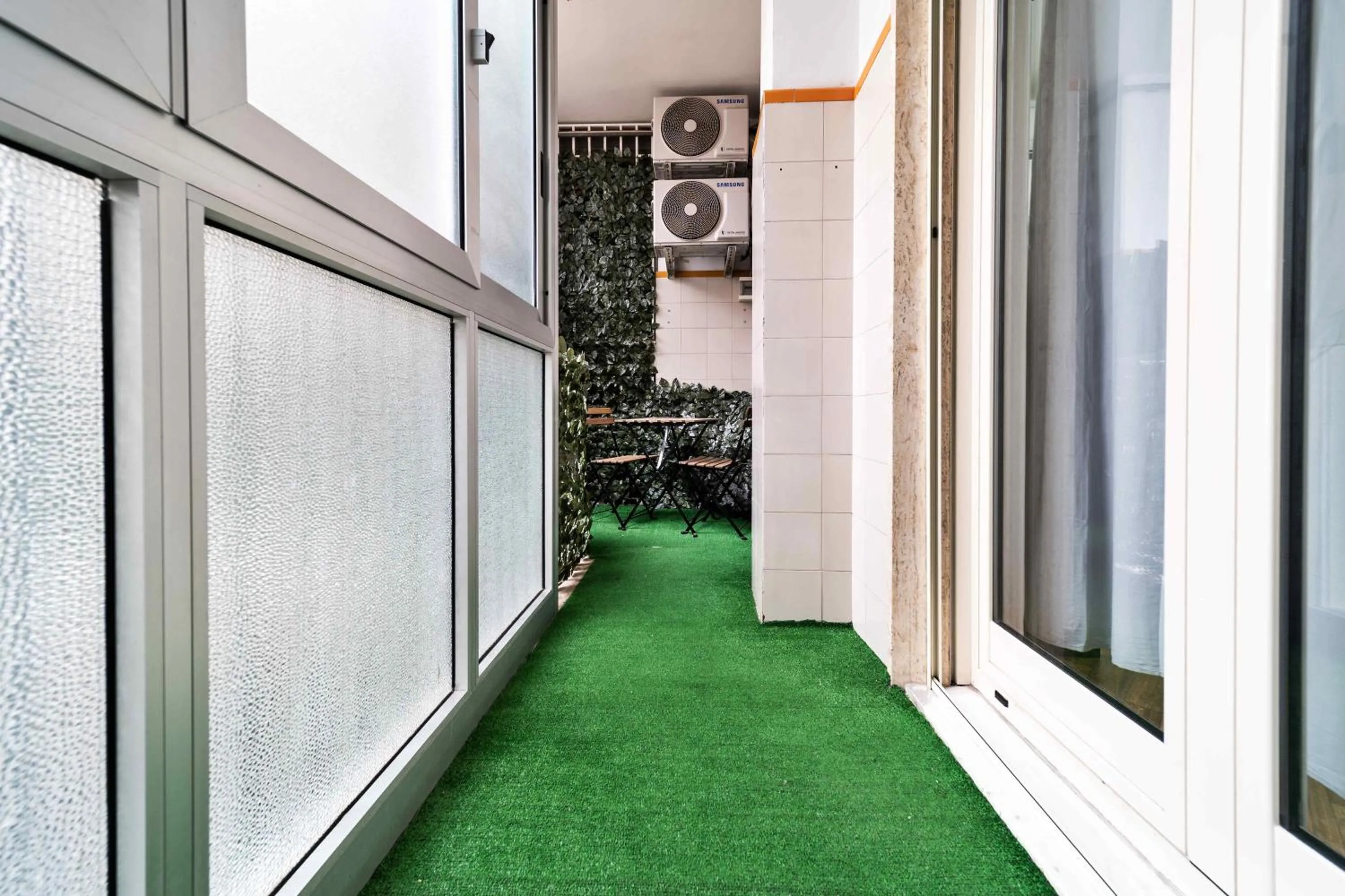 Balcony/Terrace in Dante 138 Class rooms & apartments