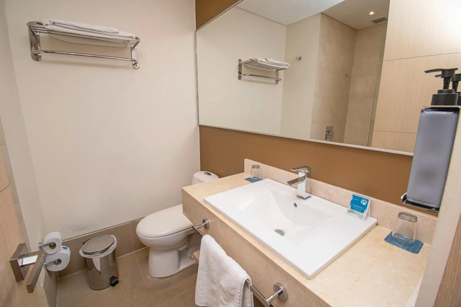 Toilet in Cosmos Pacifico Hotel