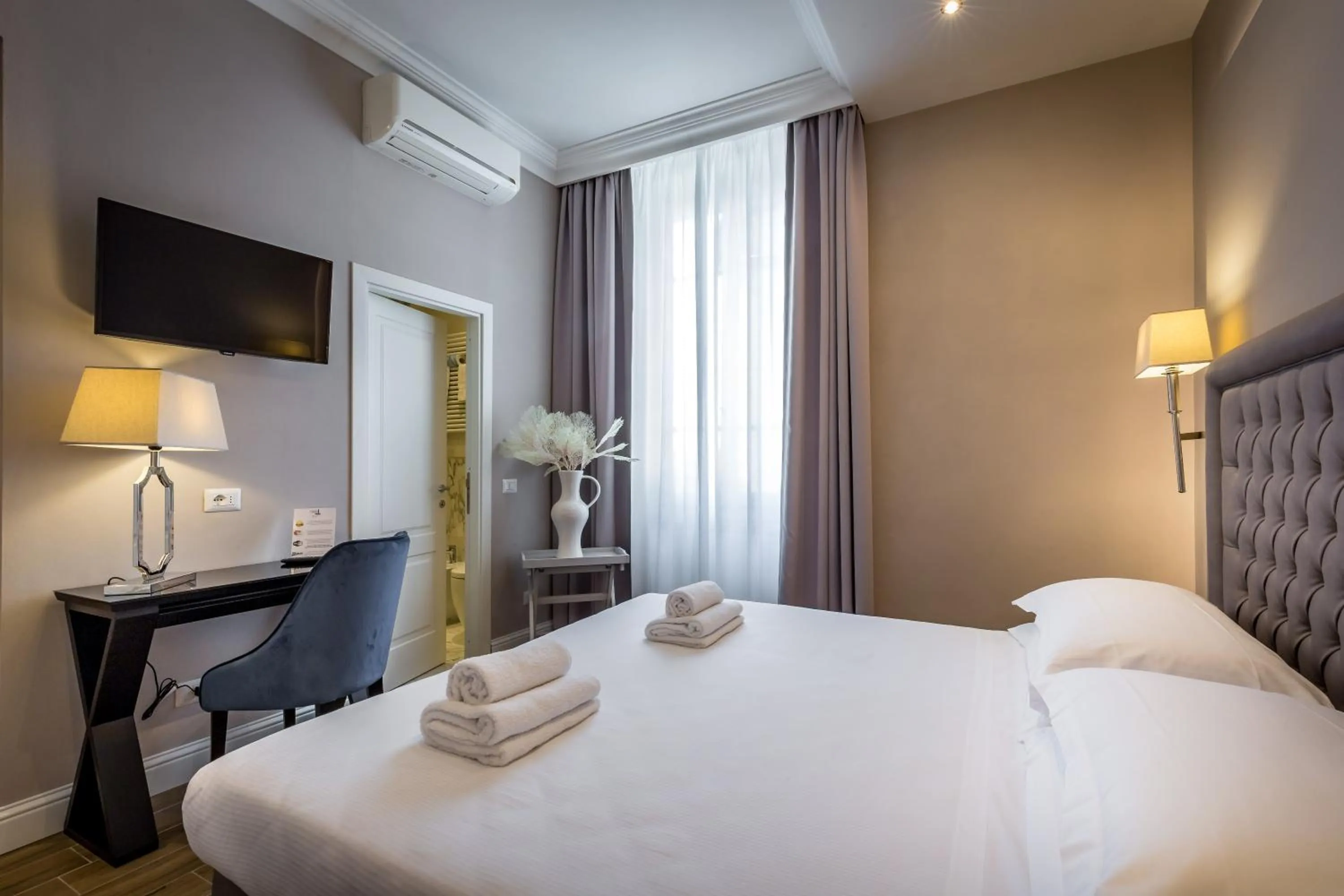 Bed in Hotel Emma Small Luxury Hotel