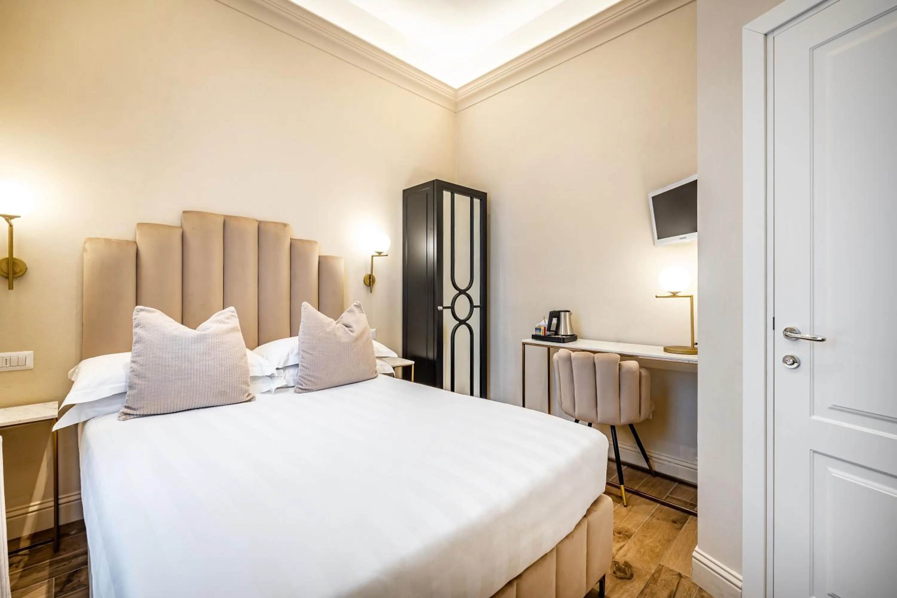 Bedroom, Bed in Hotel Emma Small Luxury Hotel