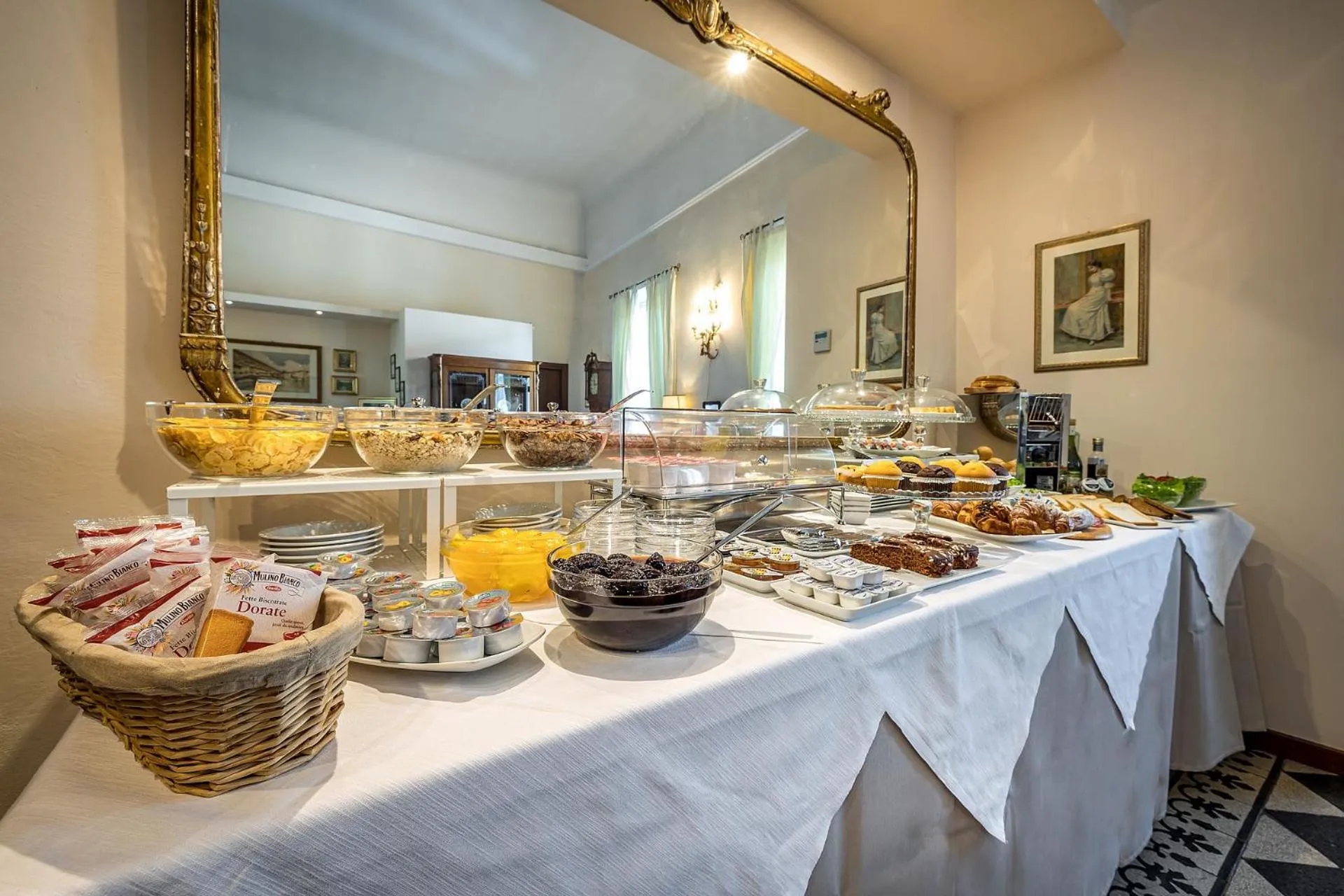 Food and drinks in Hotel Emma Small Luxury Hotel