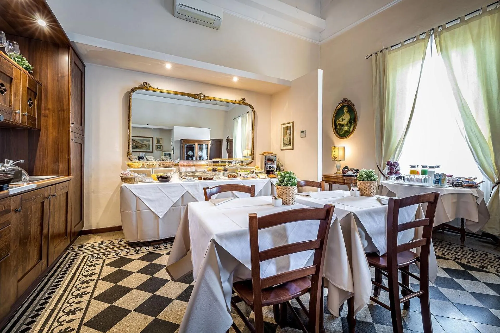Restaurant/places to eat in Hotel Emma Small Luxury Hotel