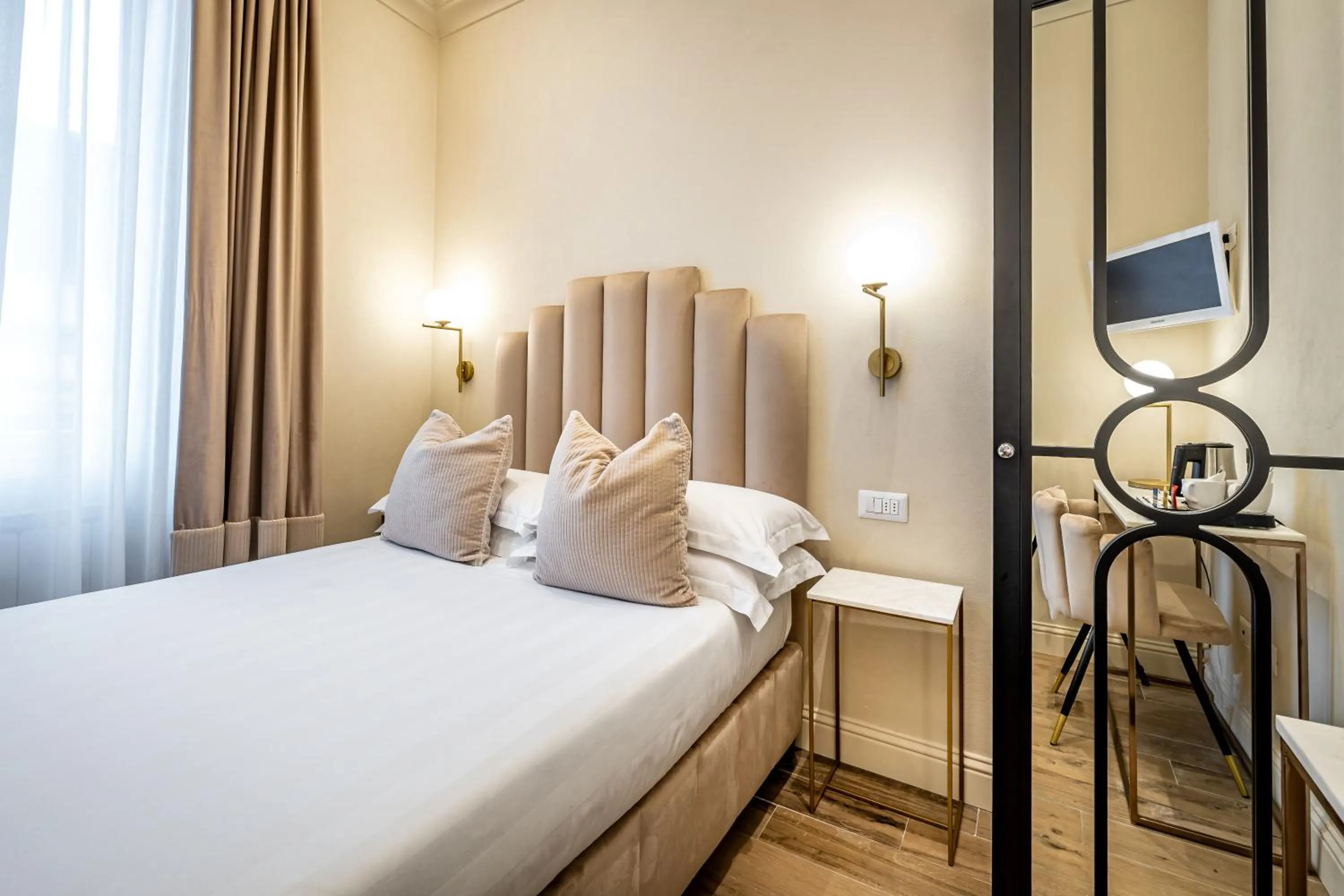 Bedroom, Bed in Hotel Emma Small Luxury Hotel