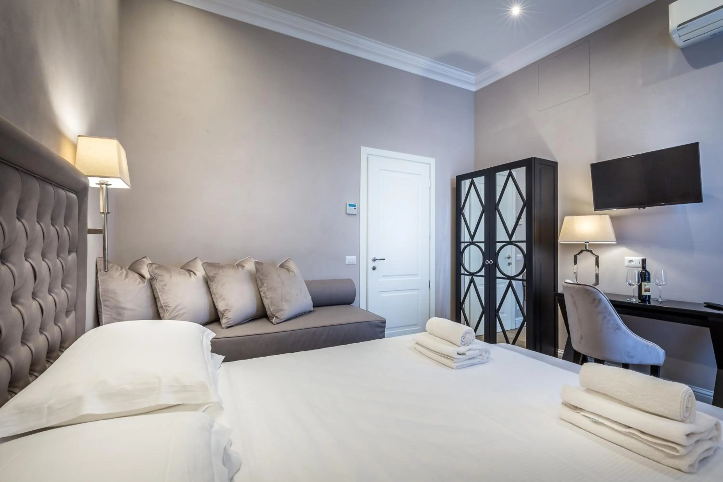 Bed in Hotel Emma Small Luxury Hotel