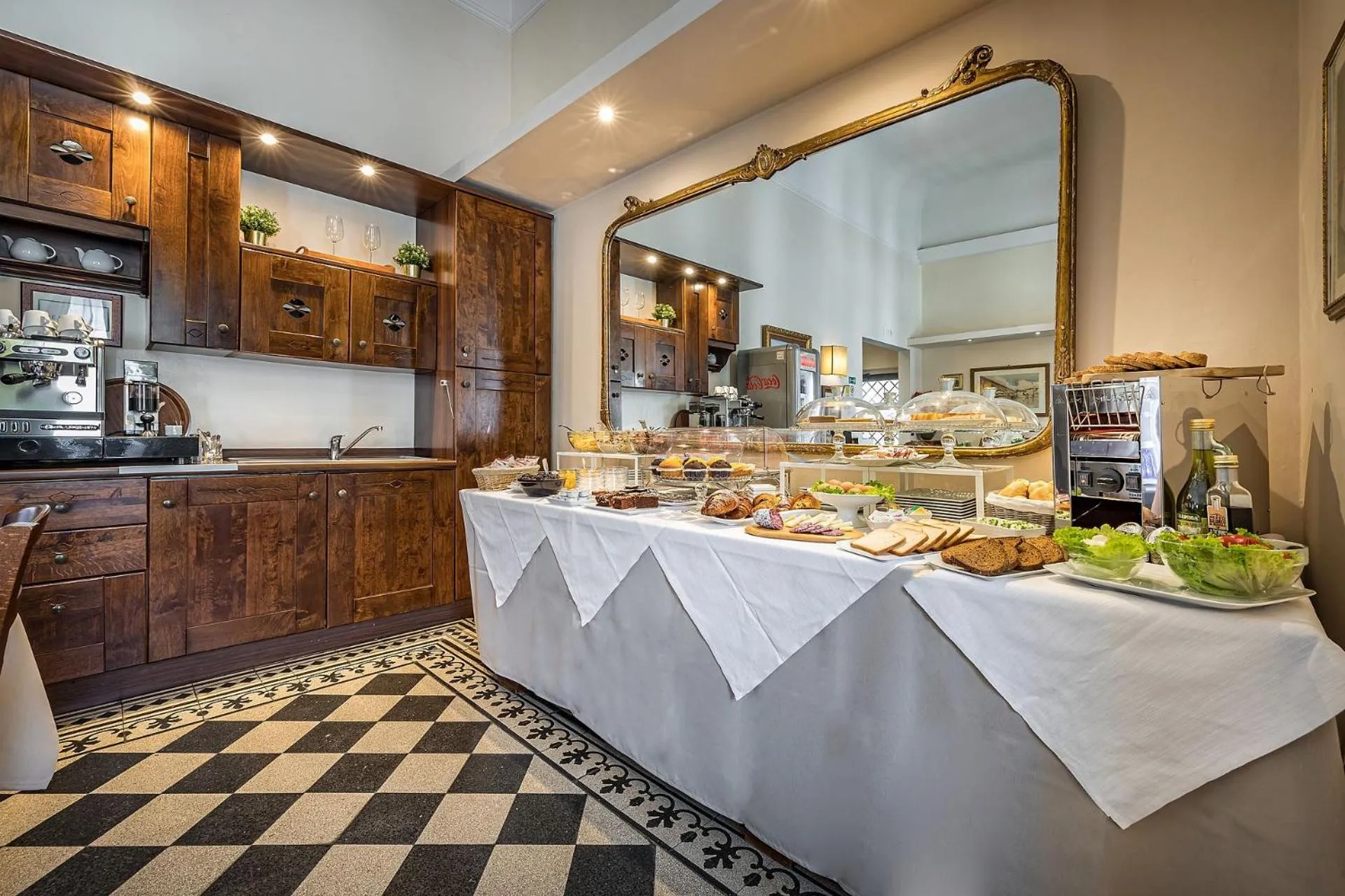 Restaurant/places to eat in Hotel Emma Small Luxury Hotel