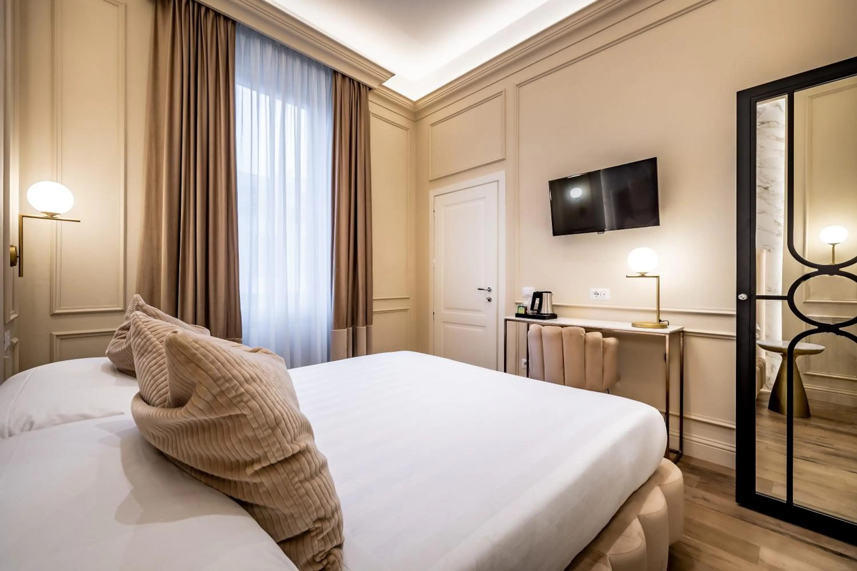 Bedroom, Bed in Hotel Emma Small Luxury Hotel